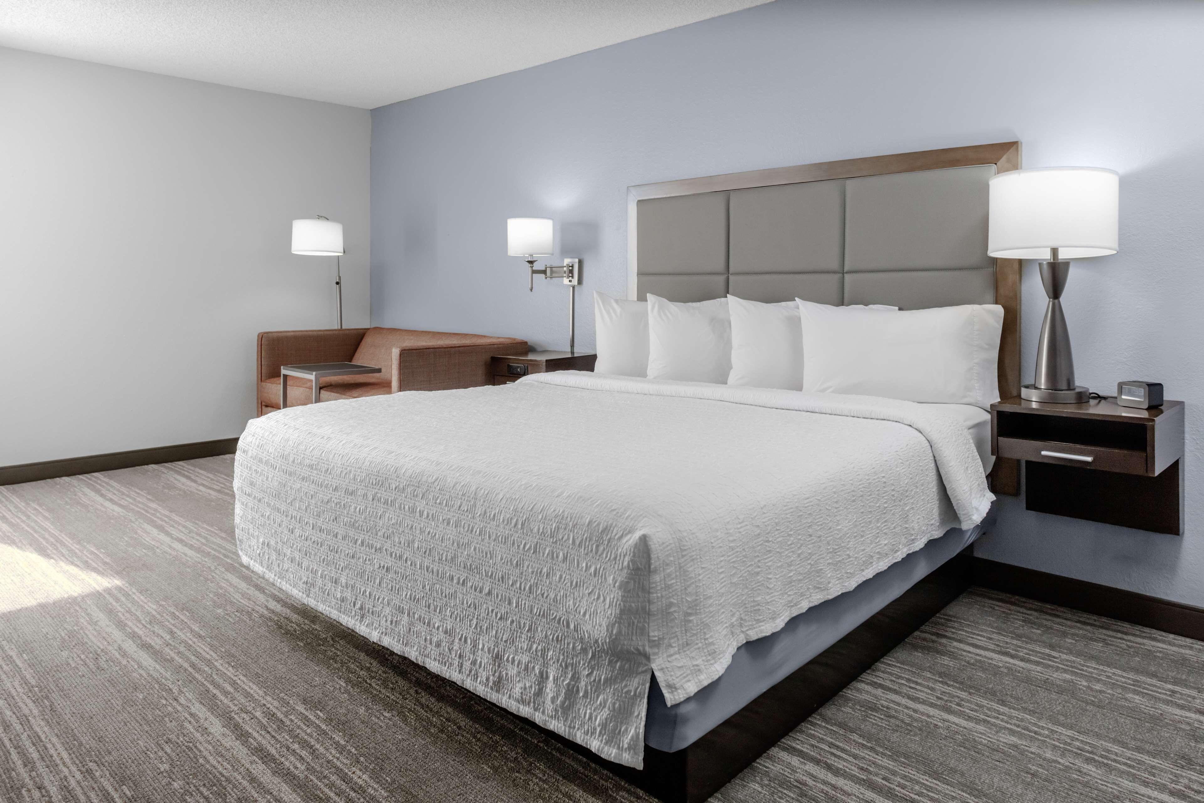 King Room with King Bed - Non-Smoking