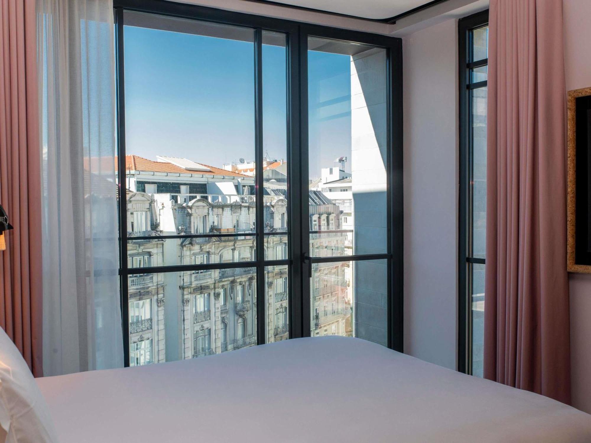 Petite Chambre Double MAMA avec Balcon - Vue sur Avenue