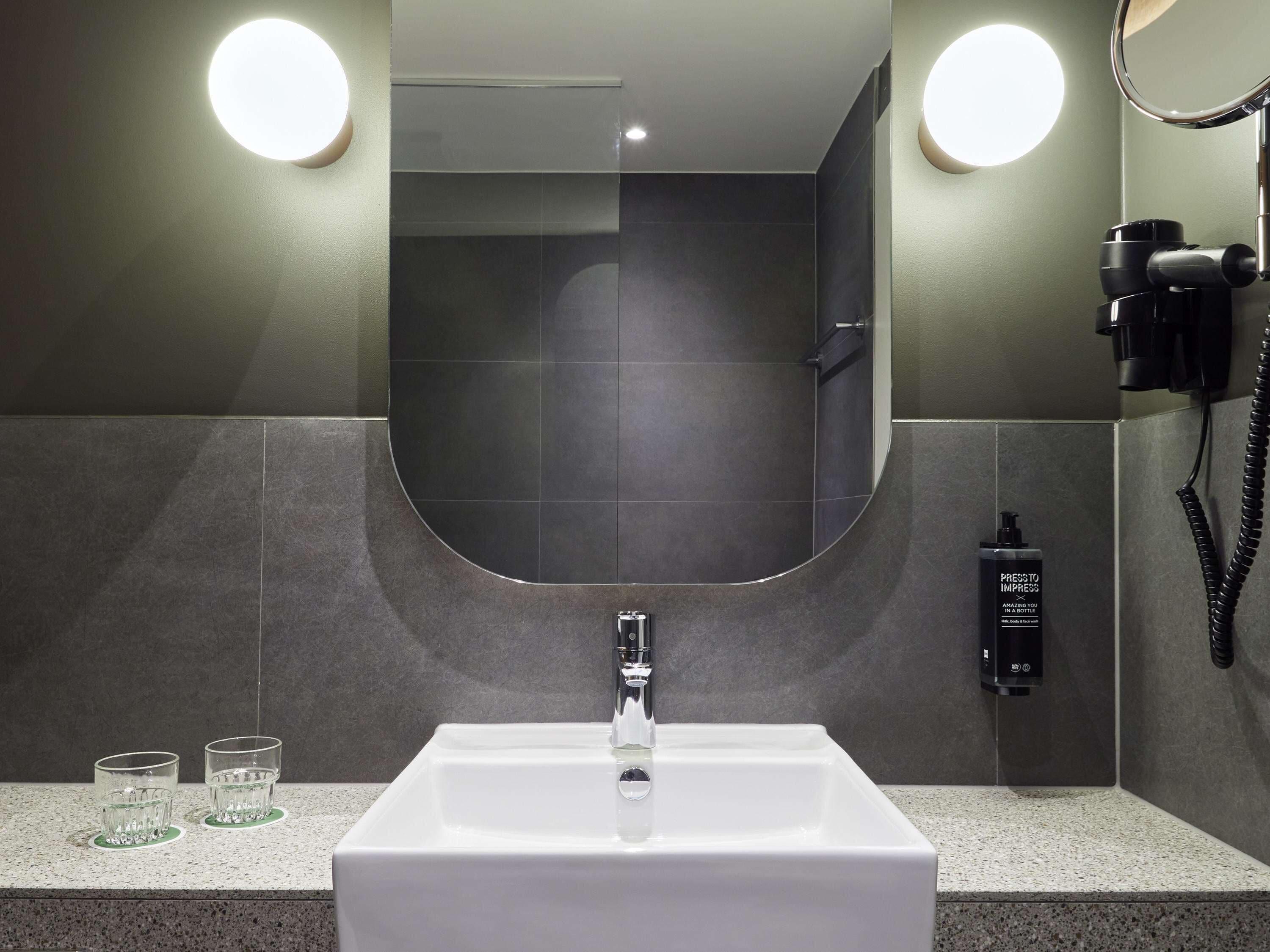 Superior room 1 Sweet Bed 160x200 by ibis Styles