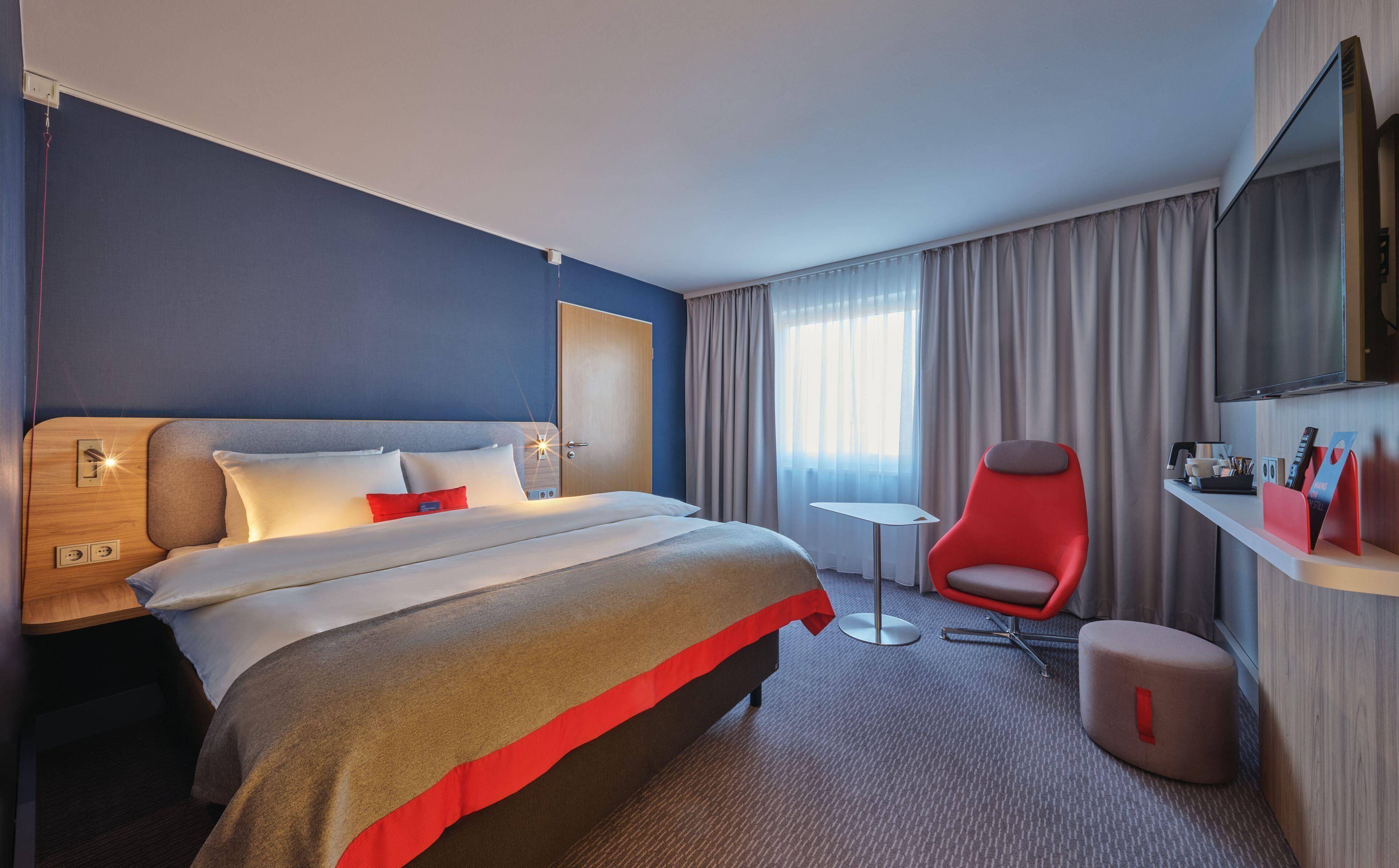 Standard Queen Room Disability Access