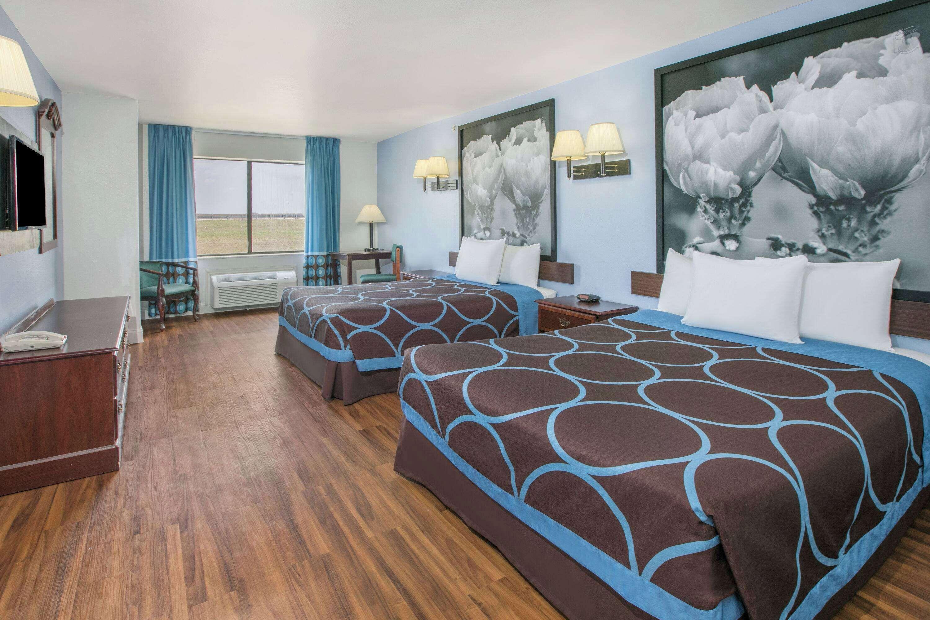 Queen Room with Two Queen Beds - Non-Smoking
