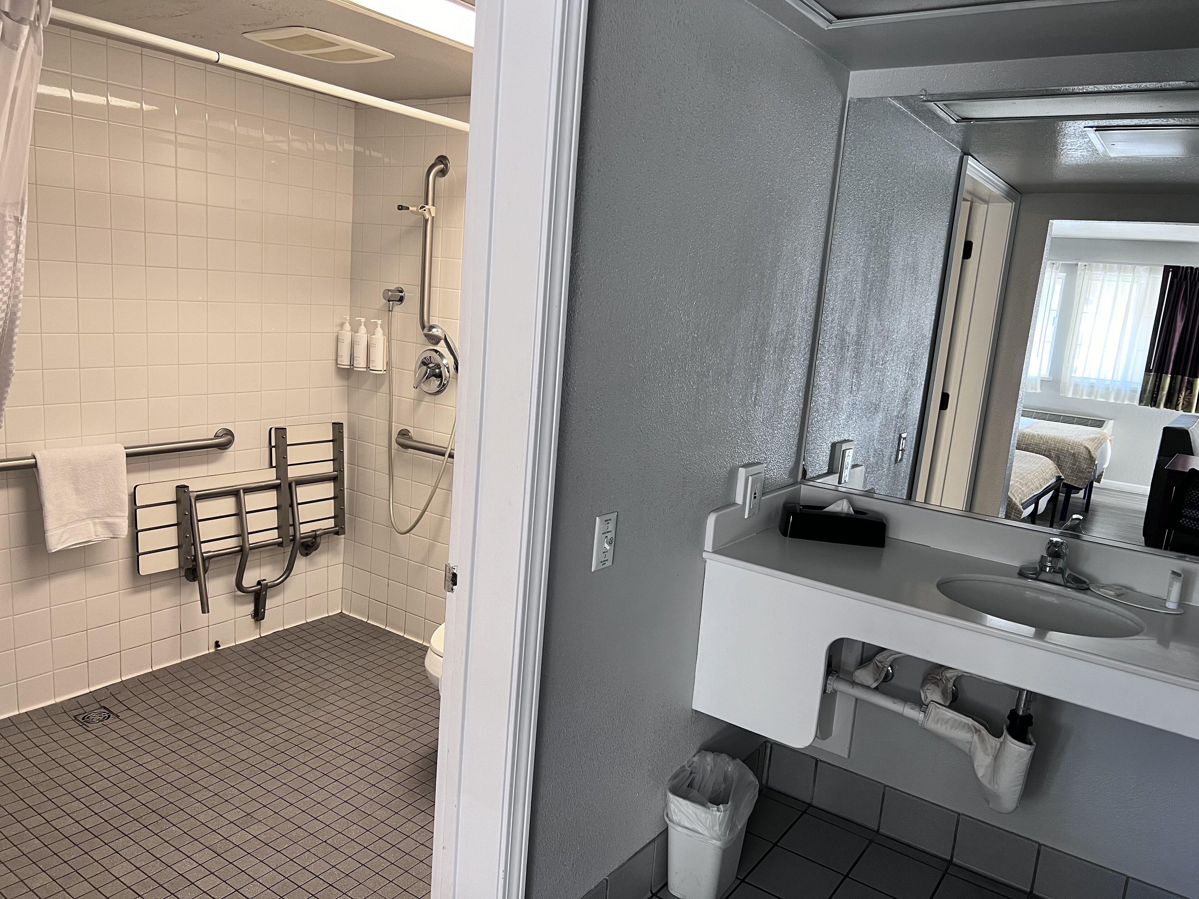 Queen Room Two Queen Beds Roll Shower Mobility Access or Non-Smoking,1772912114:JPEG