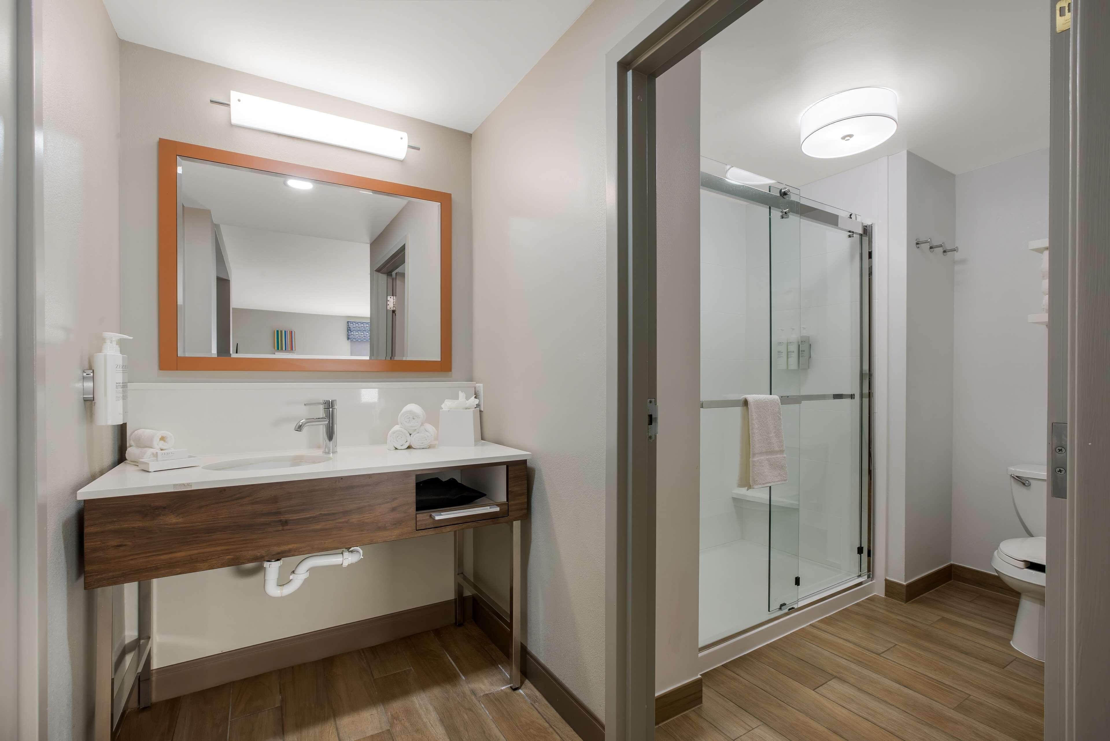 King Room - Mobility Access/Non-Smoking