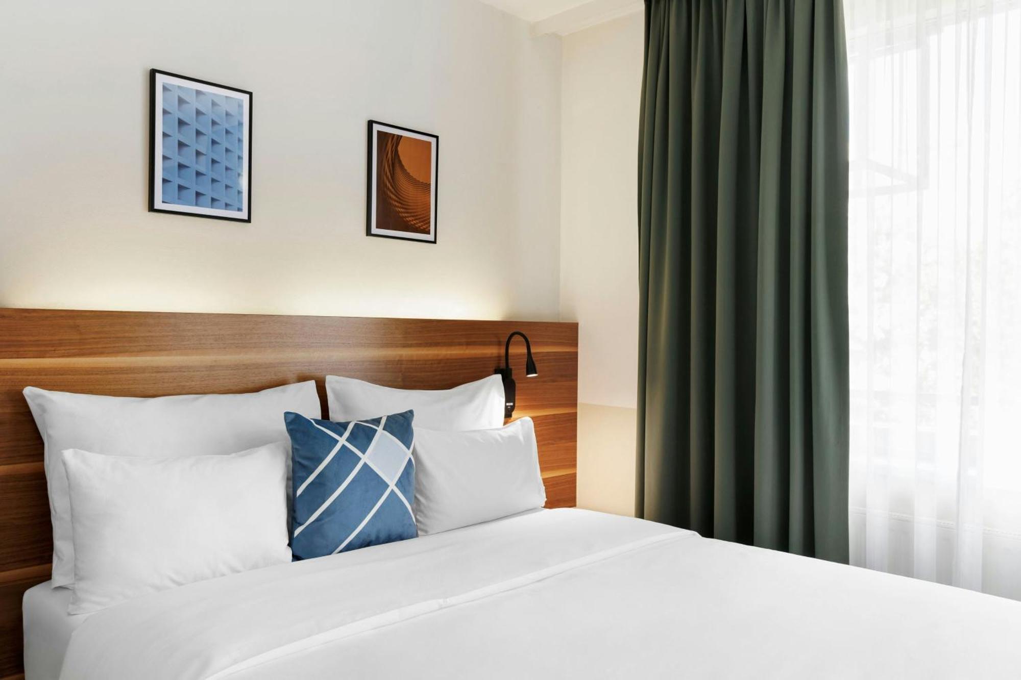 Standard Queen Room