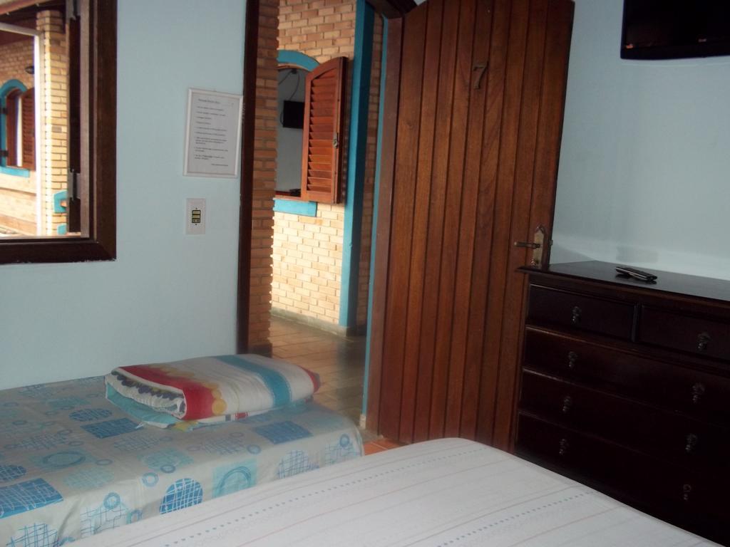 Quarto Triplo com Banheiro