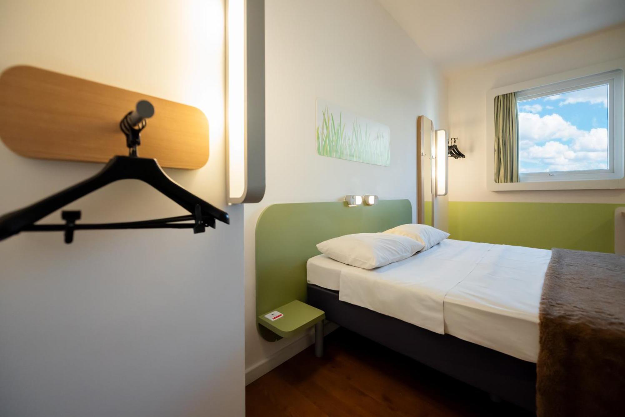 Standard Double Room Mobility Access