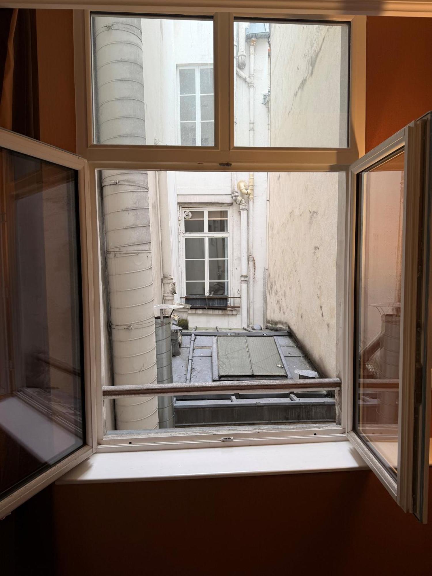 SUPERIOR Double Room – Courtyard View