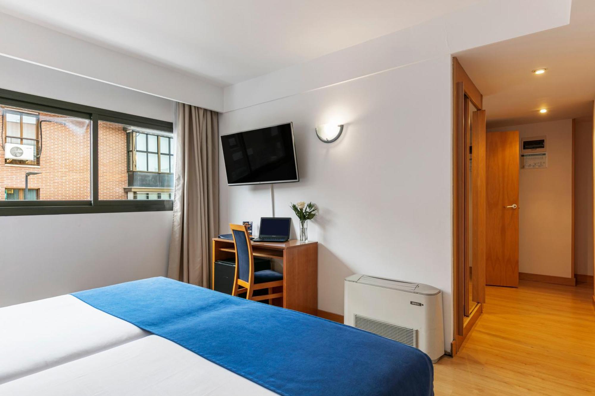 Twin Room,1722886527:JPEG