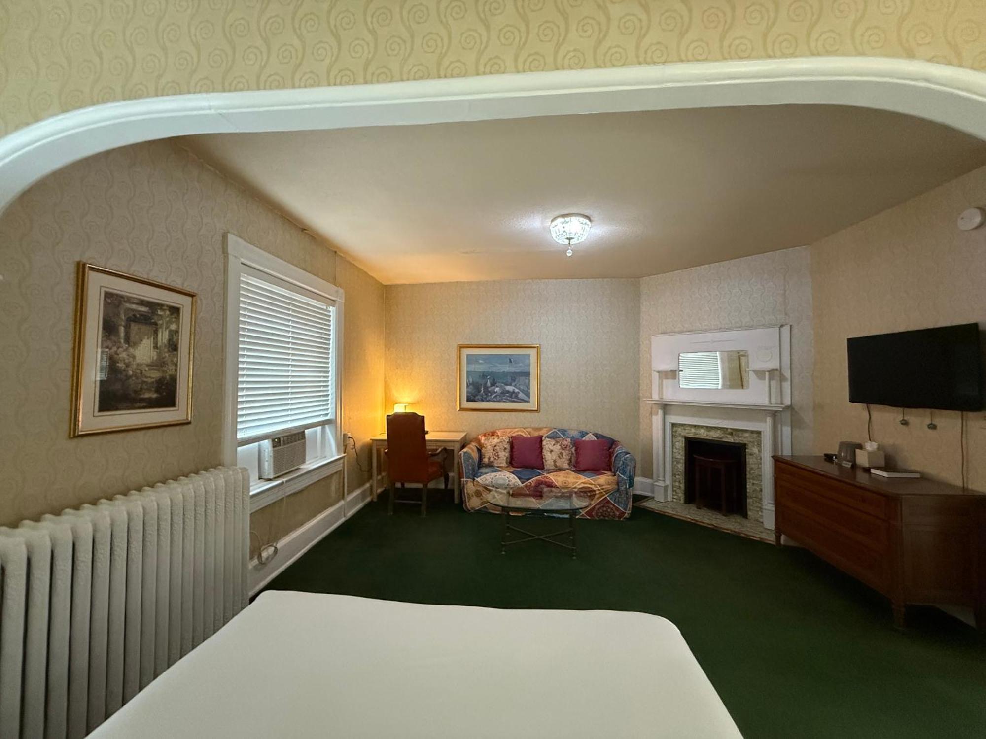 Standard Queen Room
