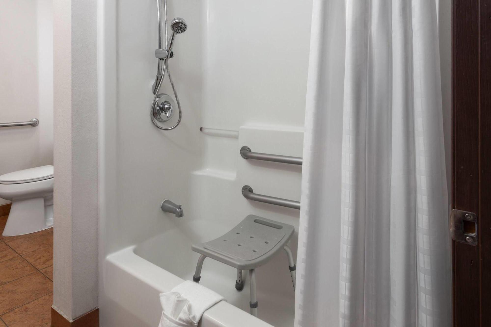Queen Room - Disability Access/Non-Smoking