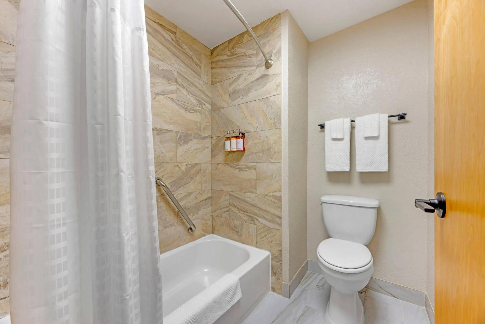 Efficiency Suite 2 Queen Beds/Tub/Disability Access-Non Smoking