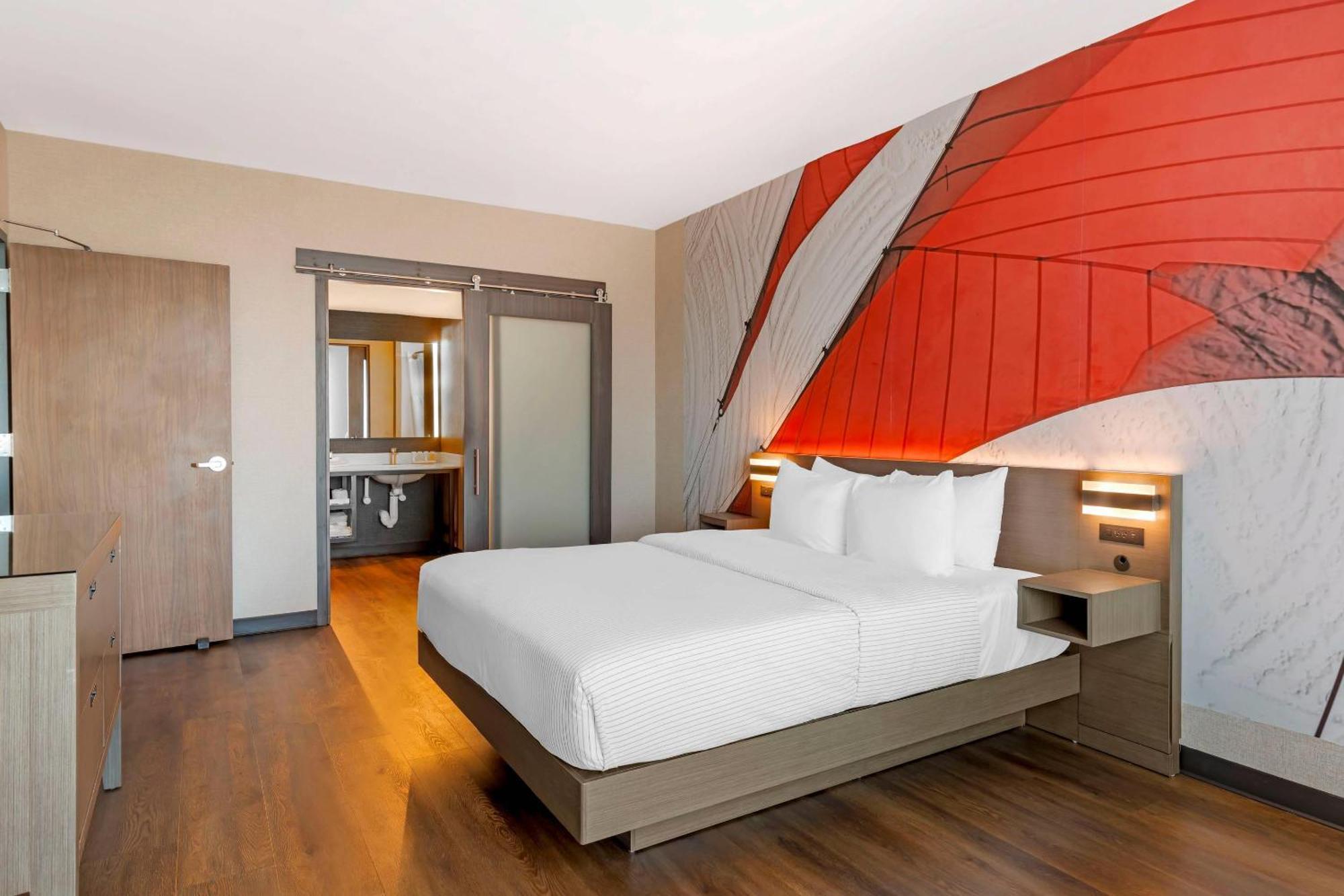King Suite - Disability Access/Non-Smoking