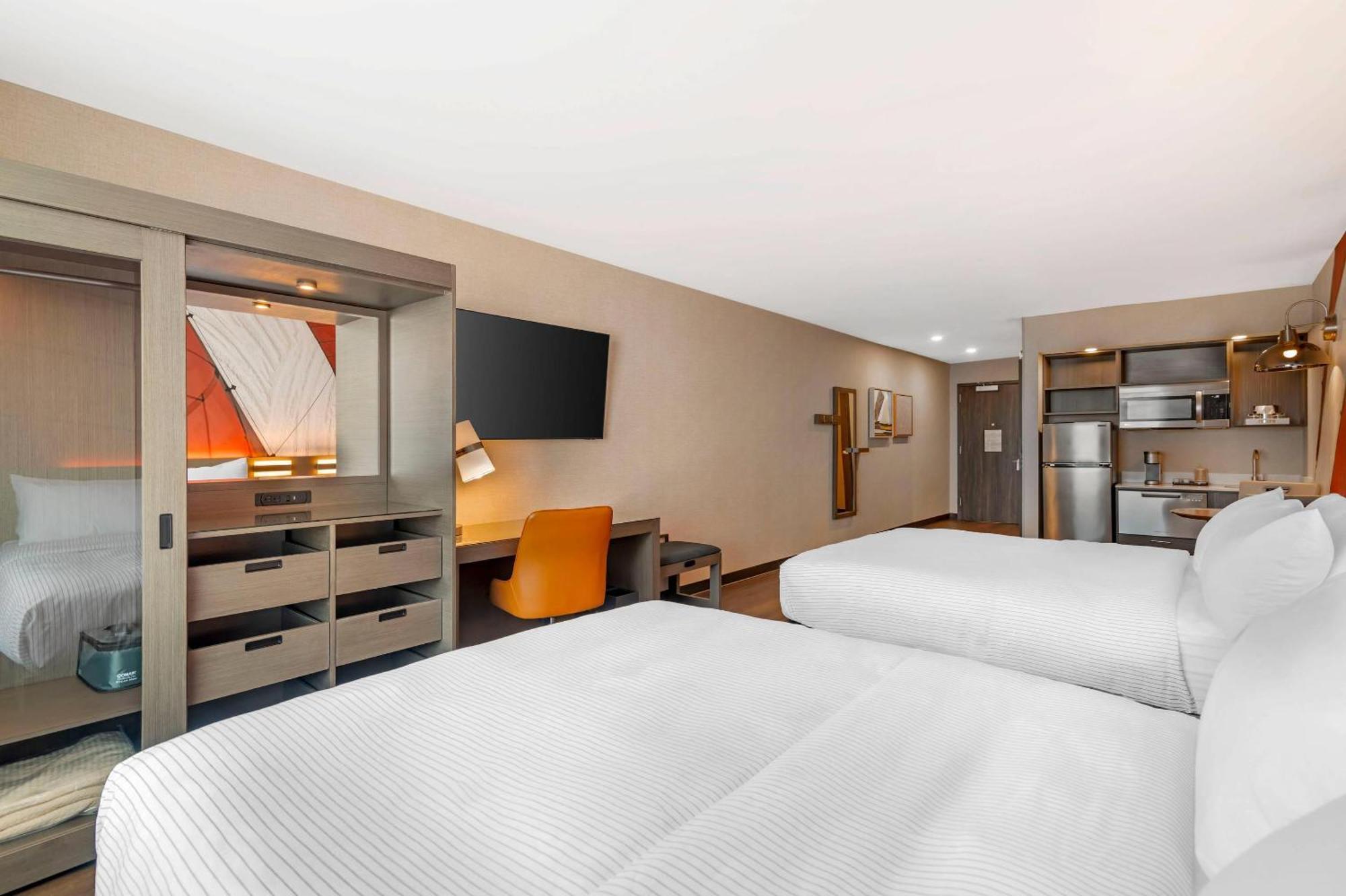 Efficiency Queen Suite with Two Queen Beds - Disability Access/Non Smoking