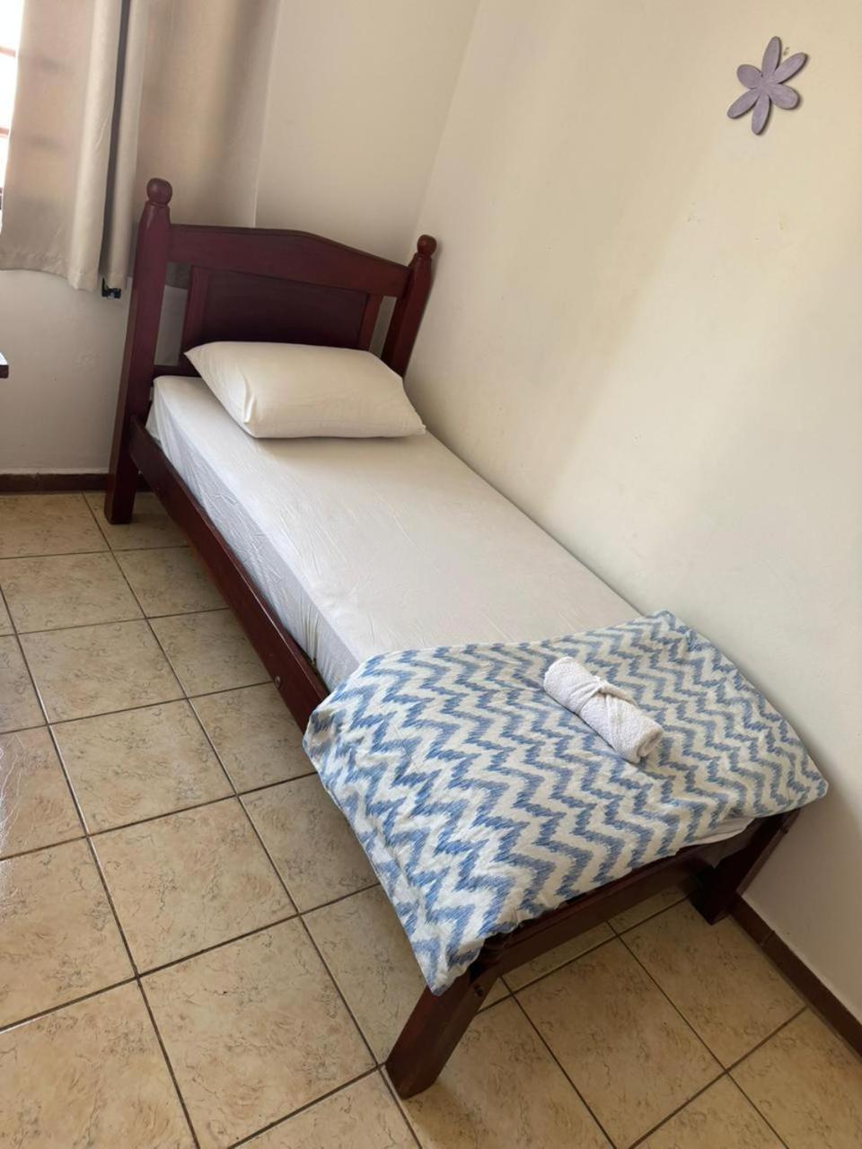 Quarto Individual com Banheiro Privativo