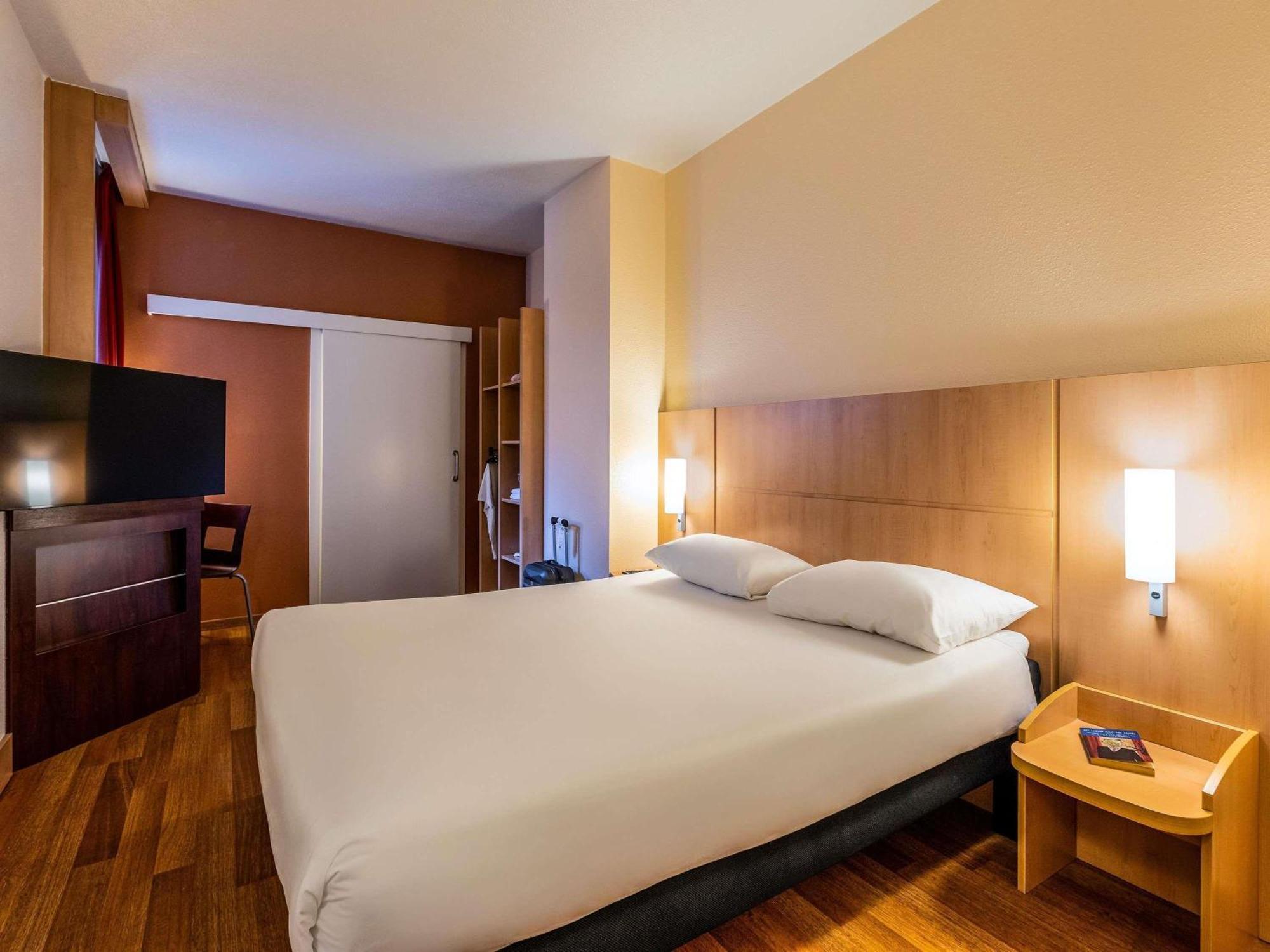 Standard Double Room Mobility Accessible