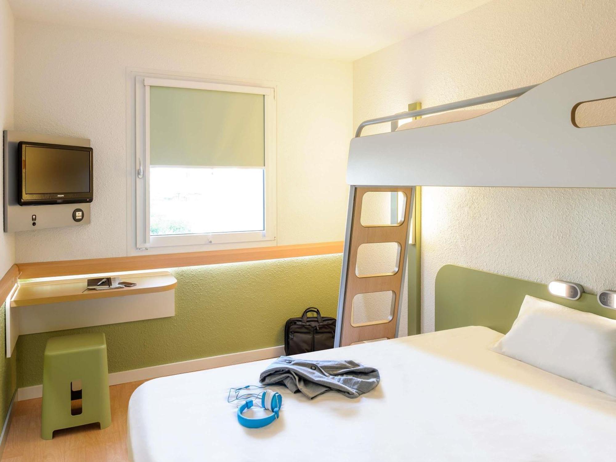 Chambre Triple avec 1 Lit Double et 1 Lit Superposé