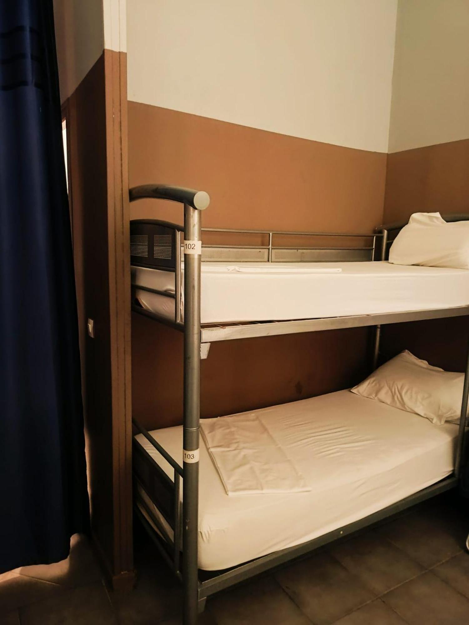 Bed Male Dormitory Room,1731673465:JPEG