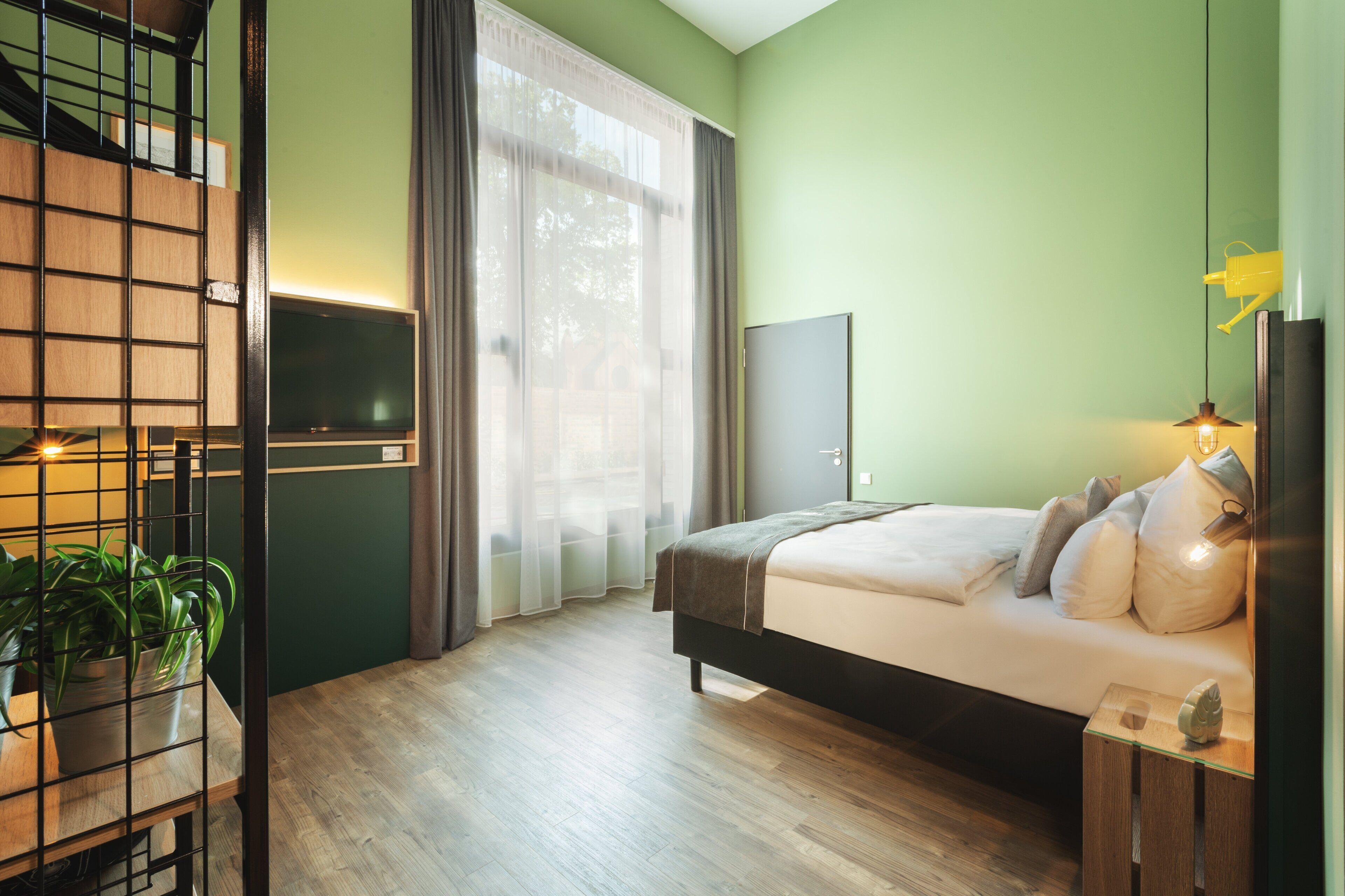 Standard Queen Room Accessible