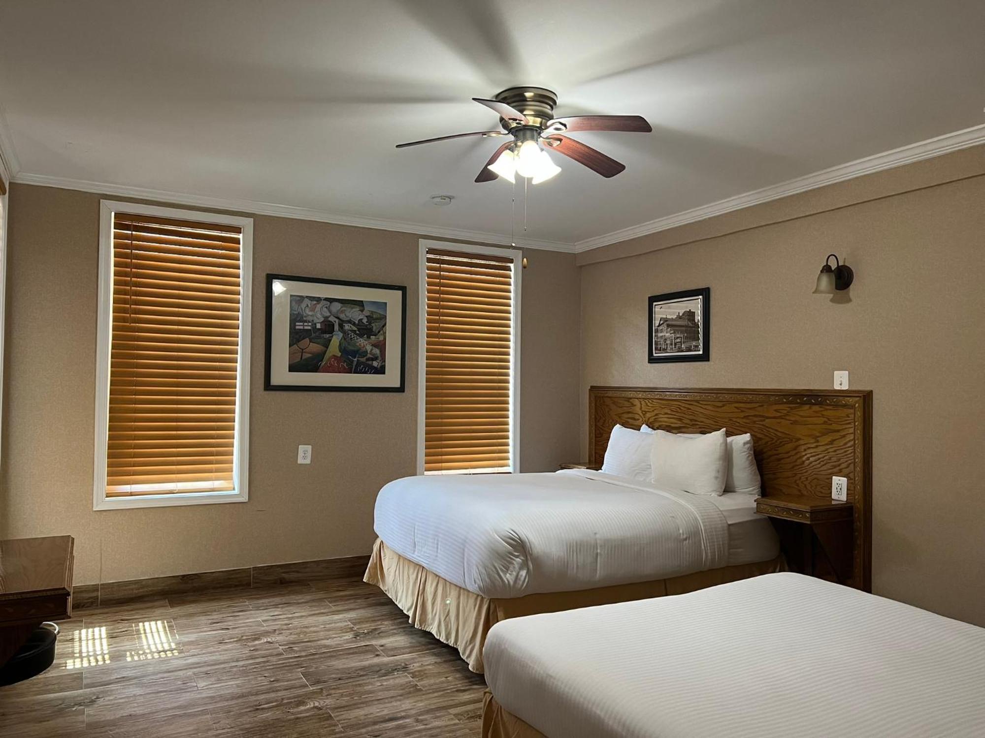 Deluxe Queen Room