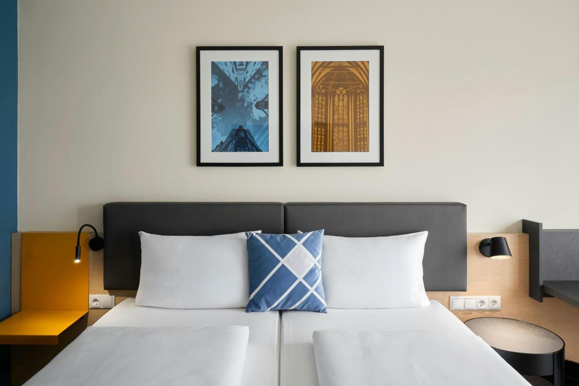 Standard Twin Room Street View