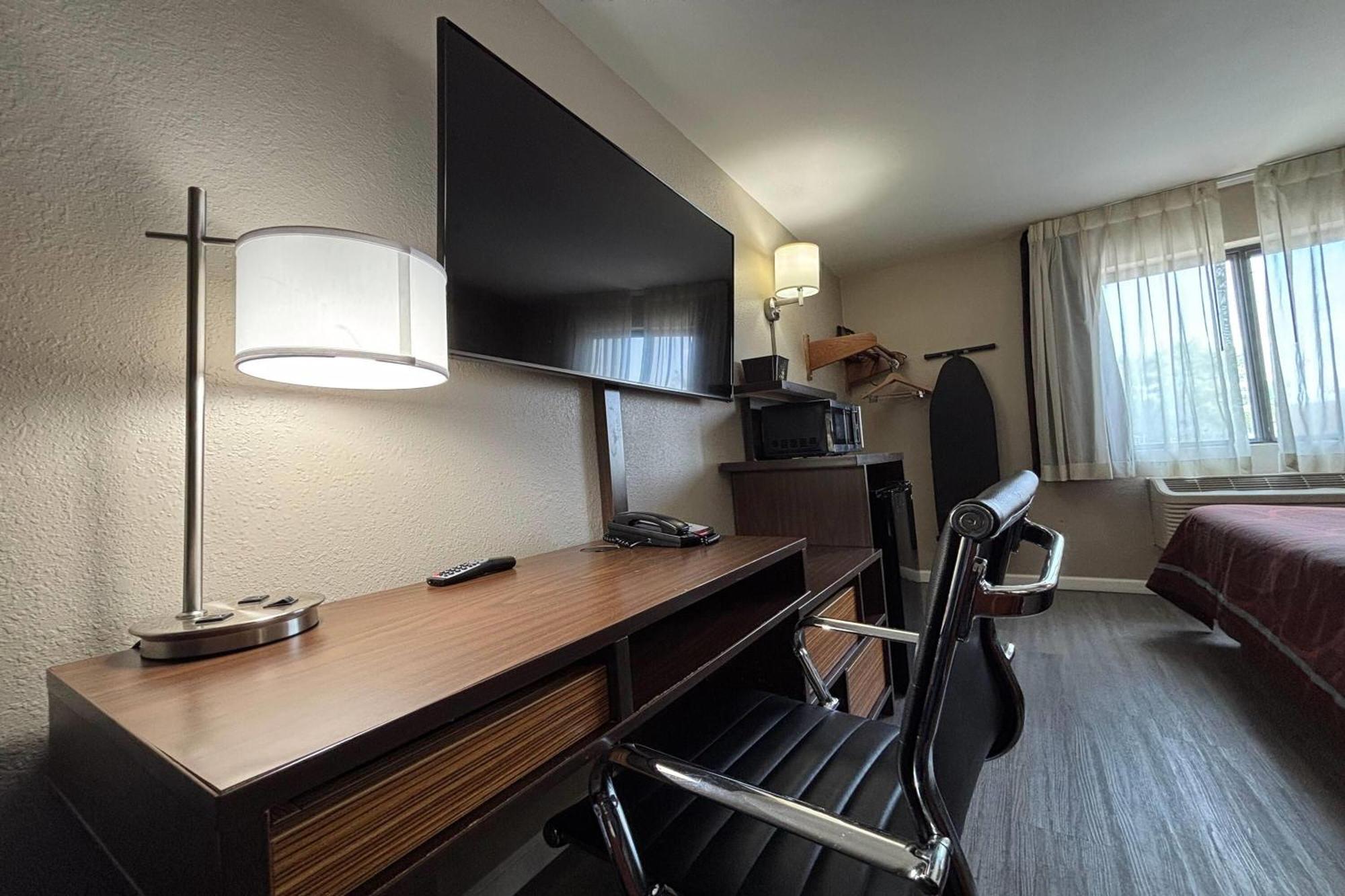 Queen Room - Disability Access/Non-Smoking