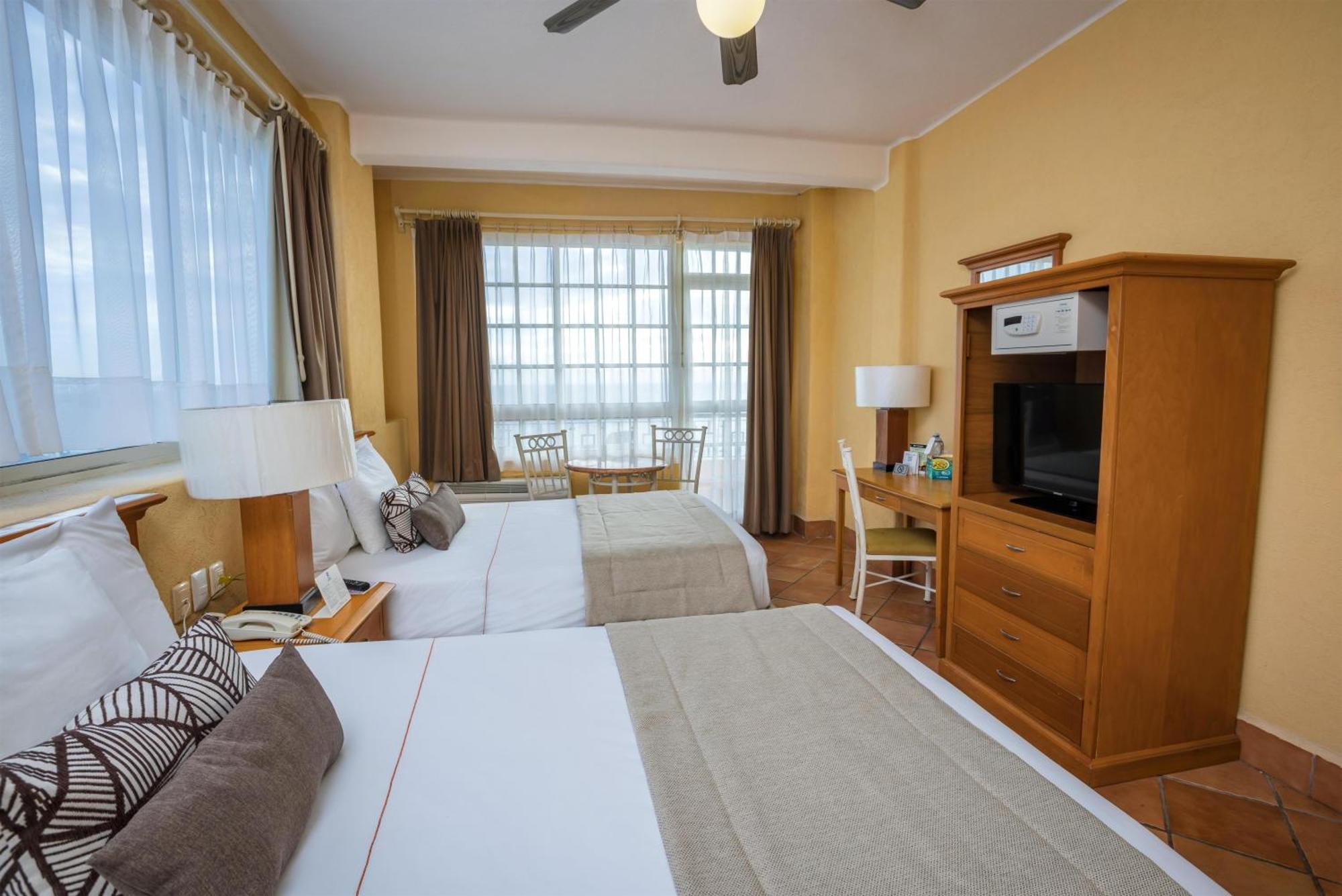 Suite Two Double Beds Non-Smoking