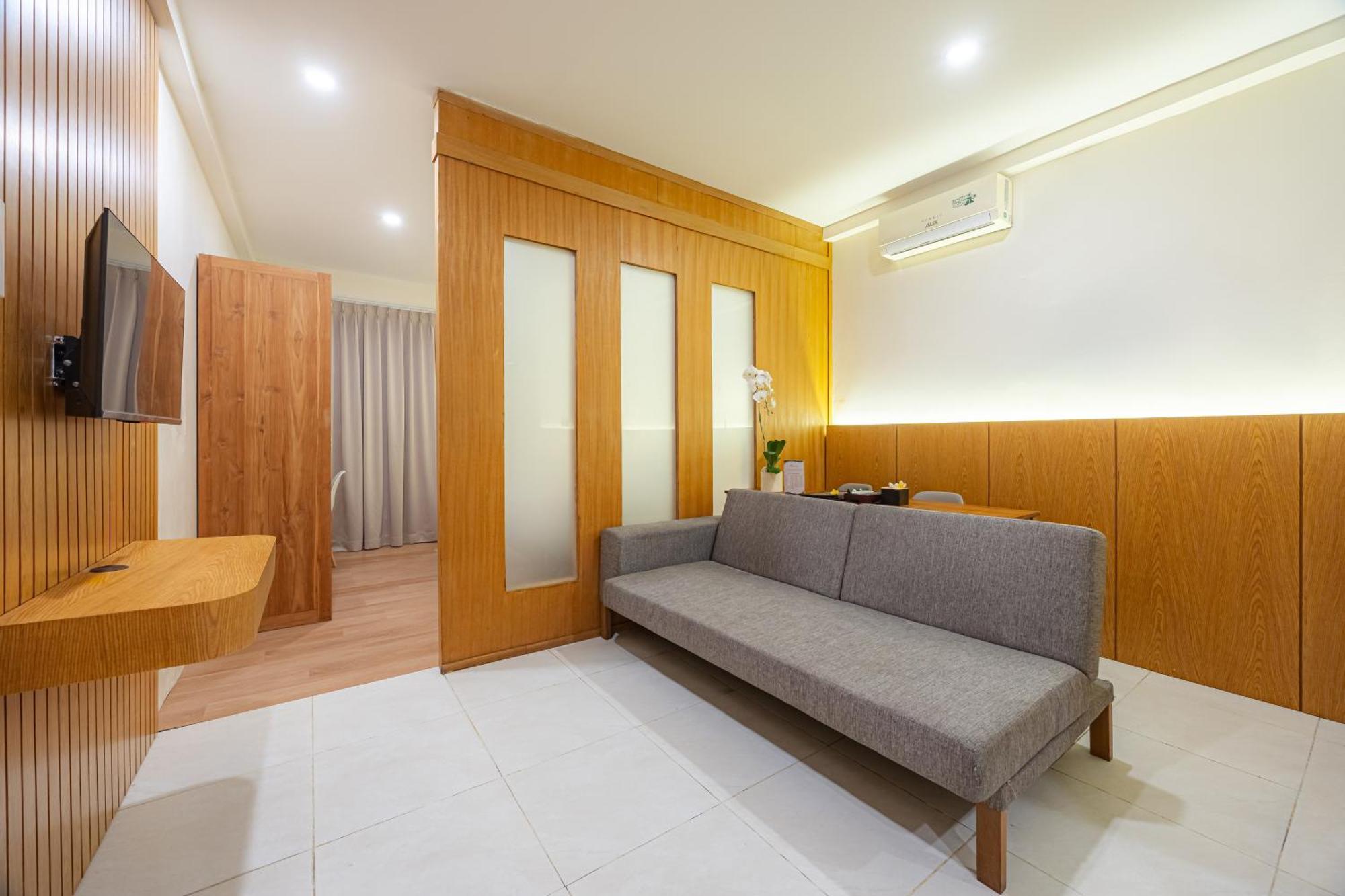 Signature Suite with Kitchen & Living Room