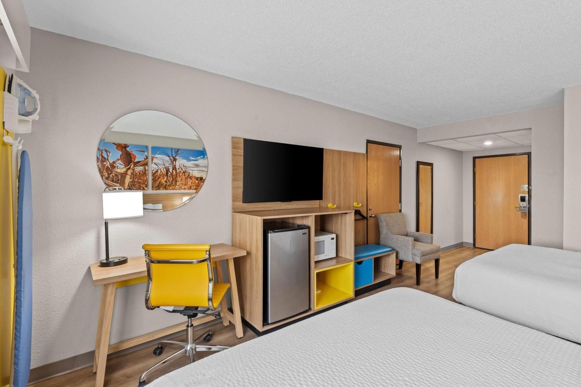 Queen Room Two Queen Beds Mobility Access or Non-Smoking