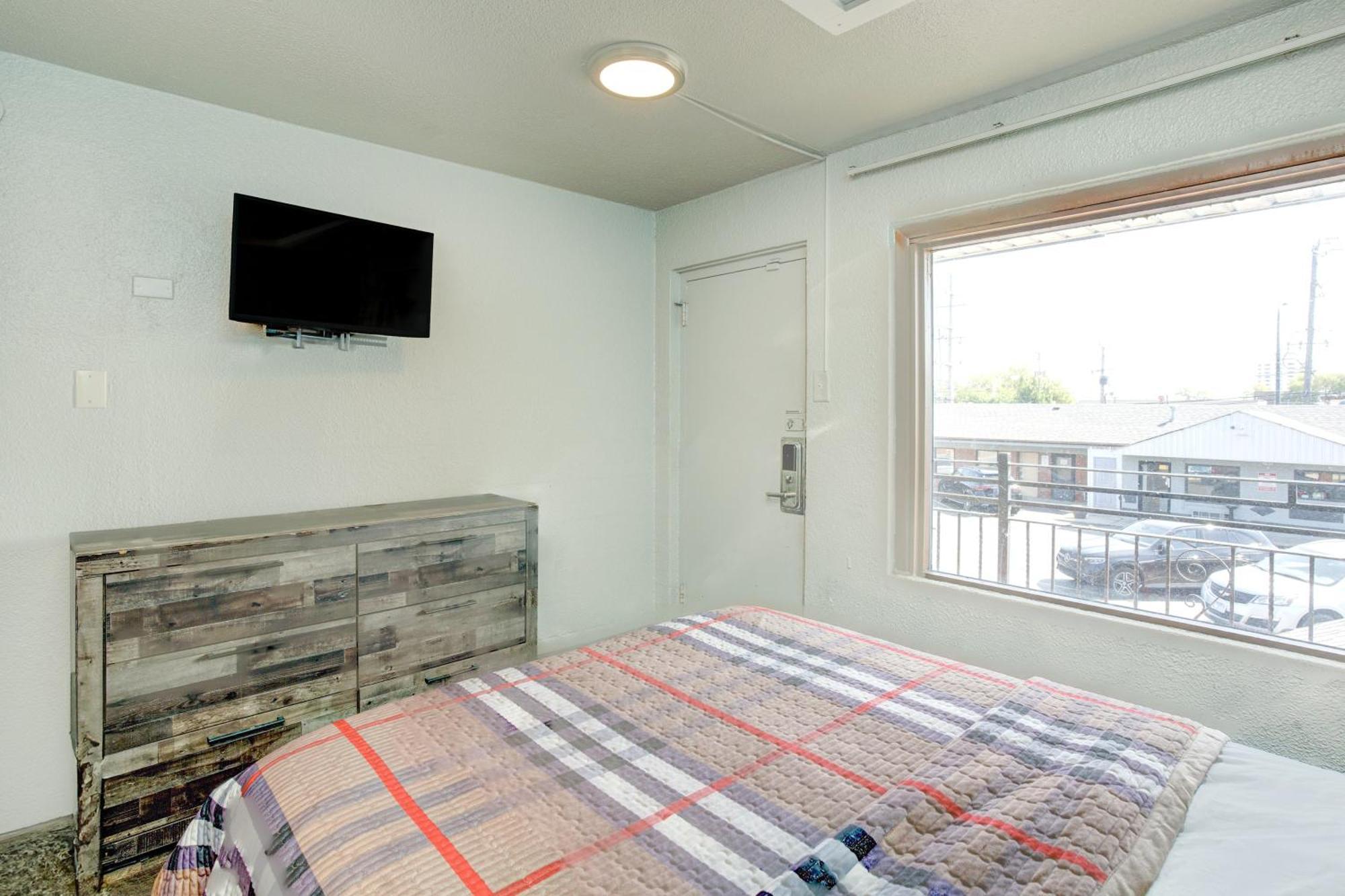 Queen Bed Non-Smoking