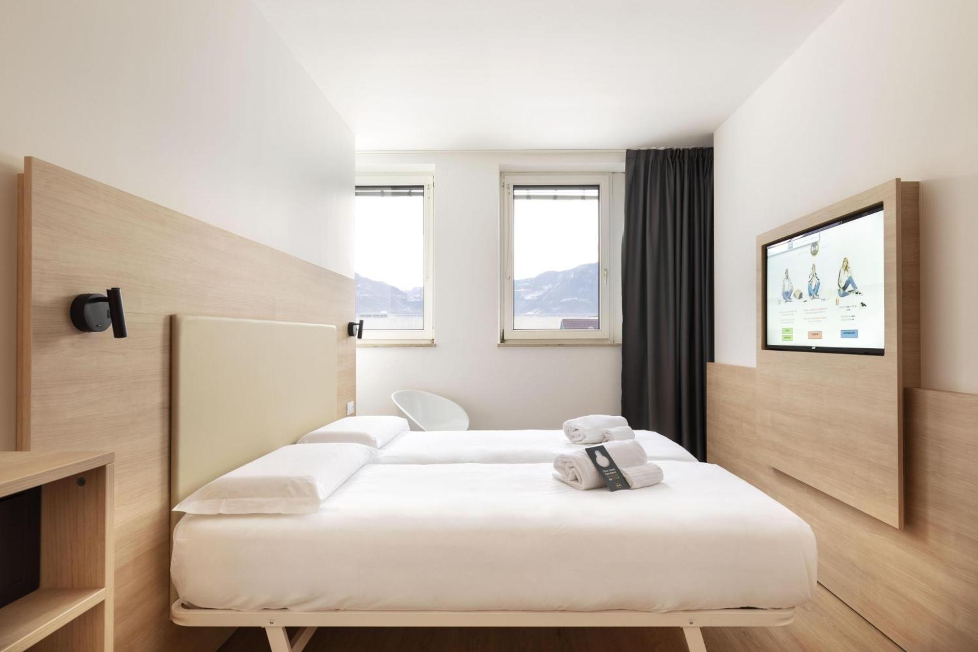 Twin Room,1739653482:JPEG