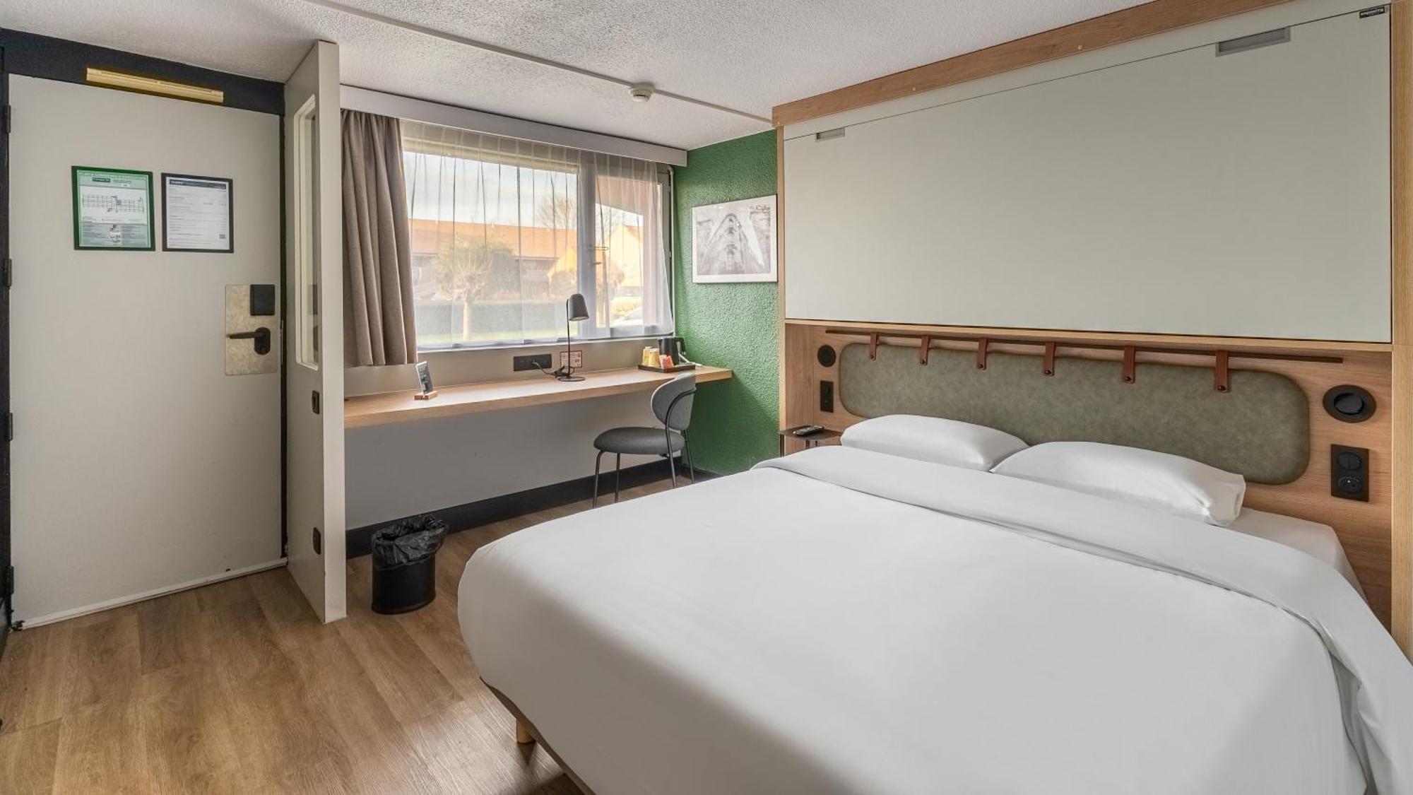 Standard Room 1 Queen Bed 1 Bunk Bed,1742576316:JPEG