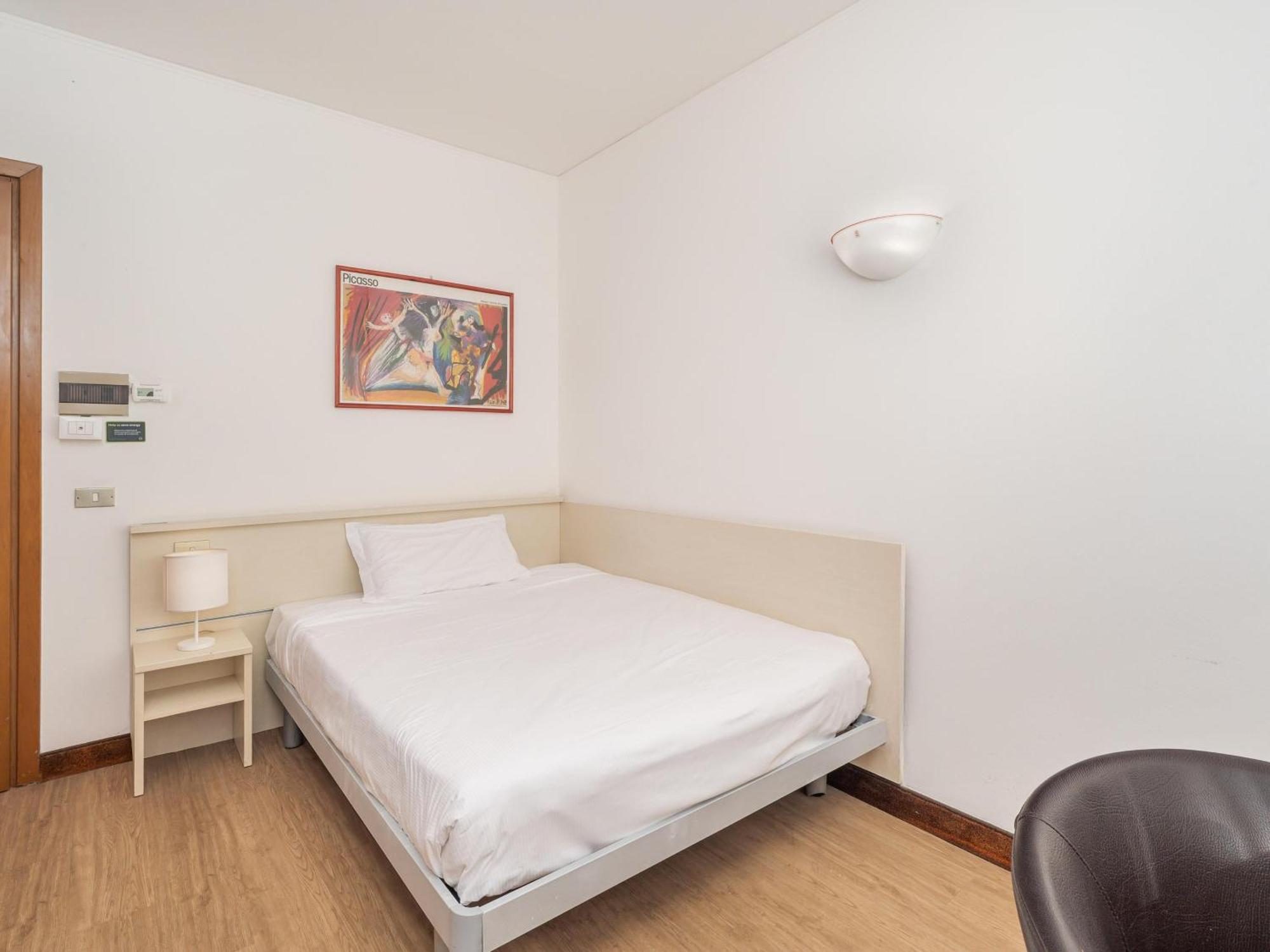 Single Room,1742611002:JPEG