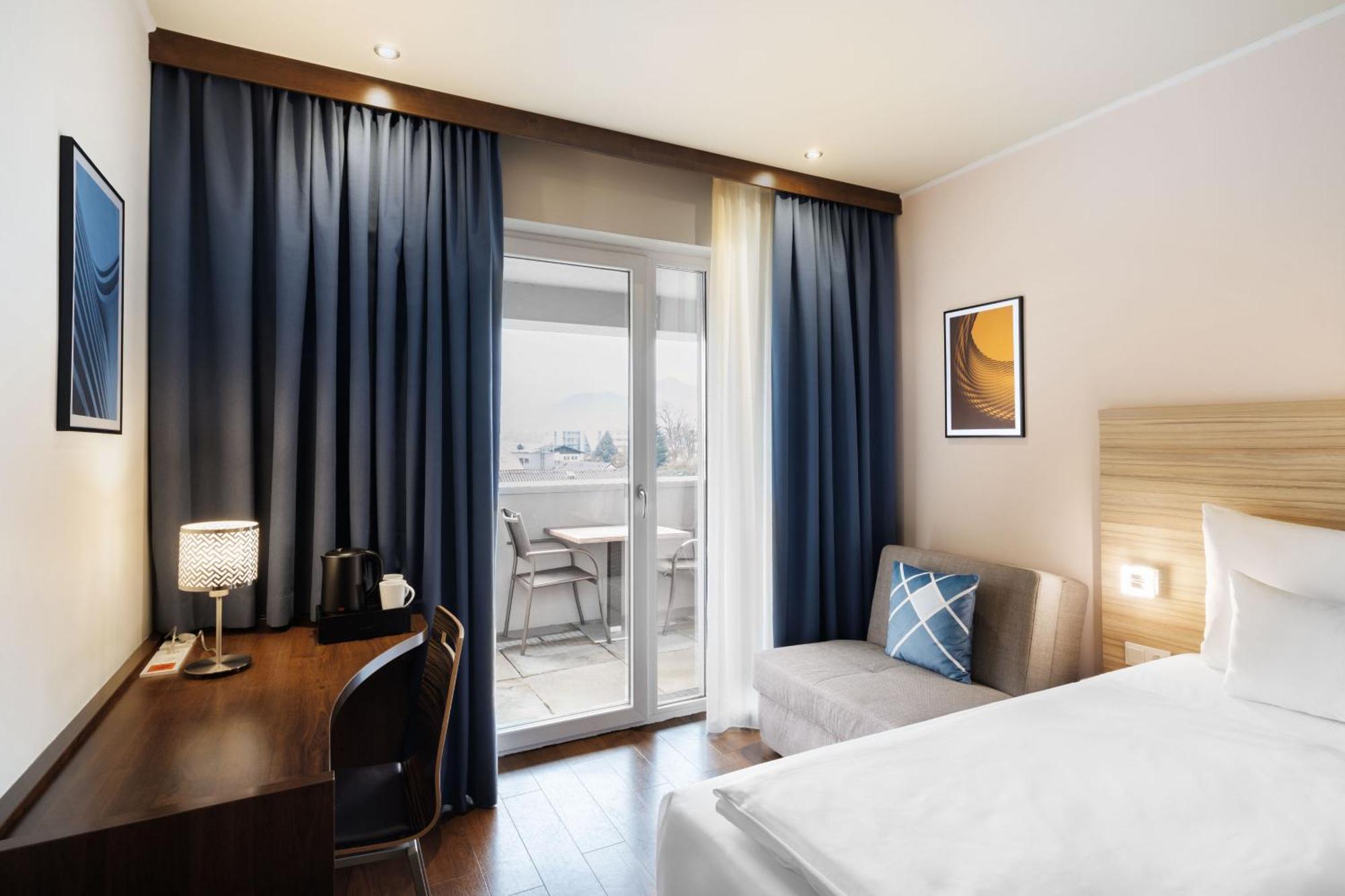 Standard Twin Room Balcony