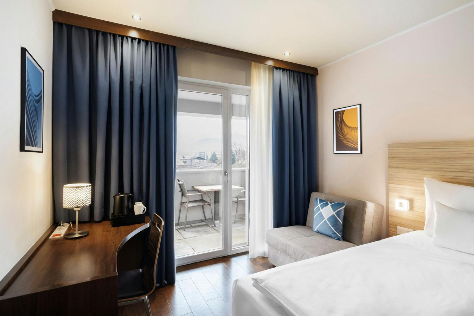 Standard Twin Room Balcony