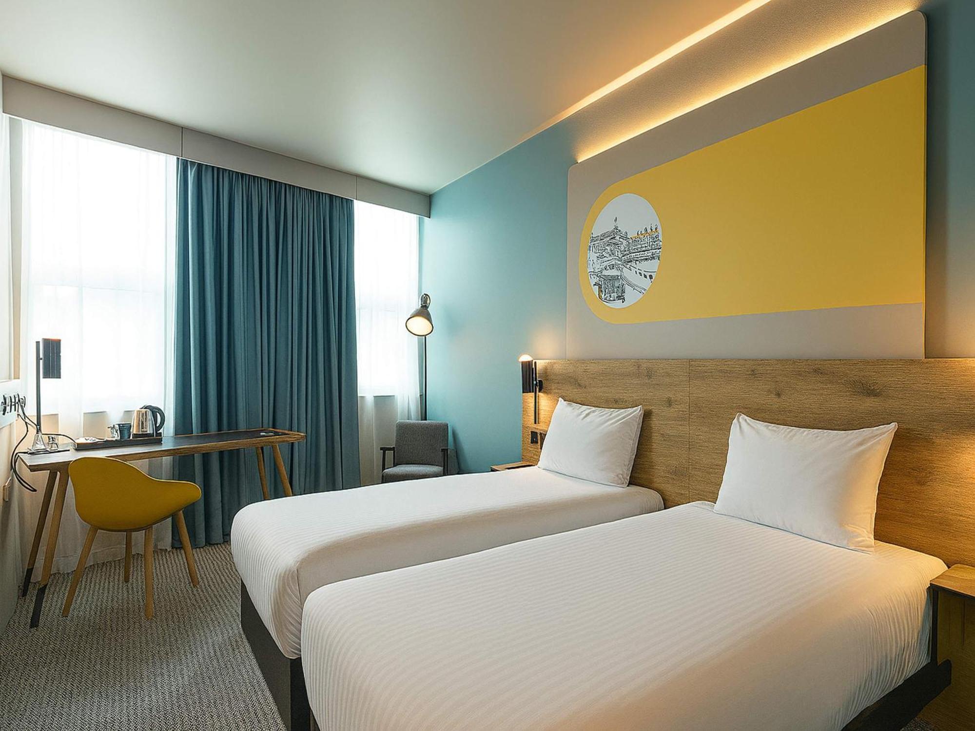 Quarto com 2 Camas de Solteiro