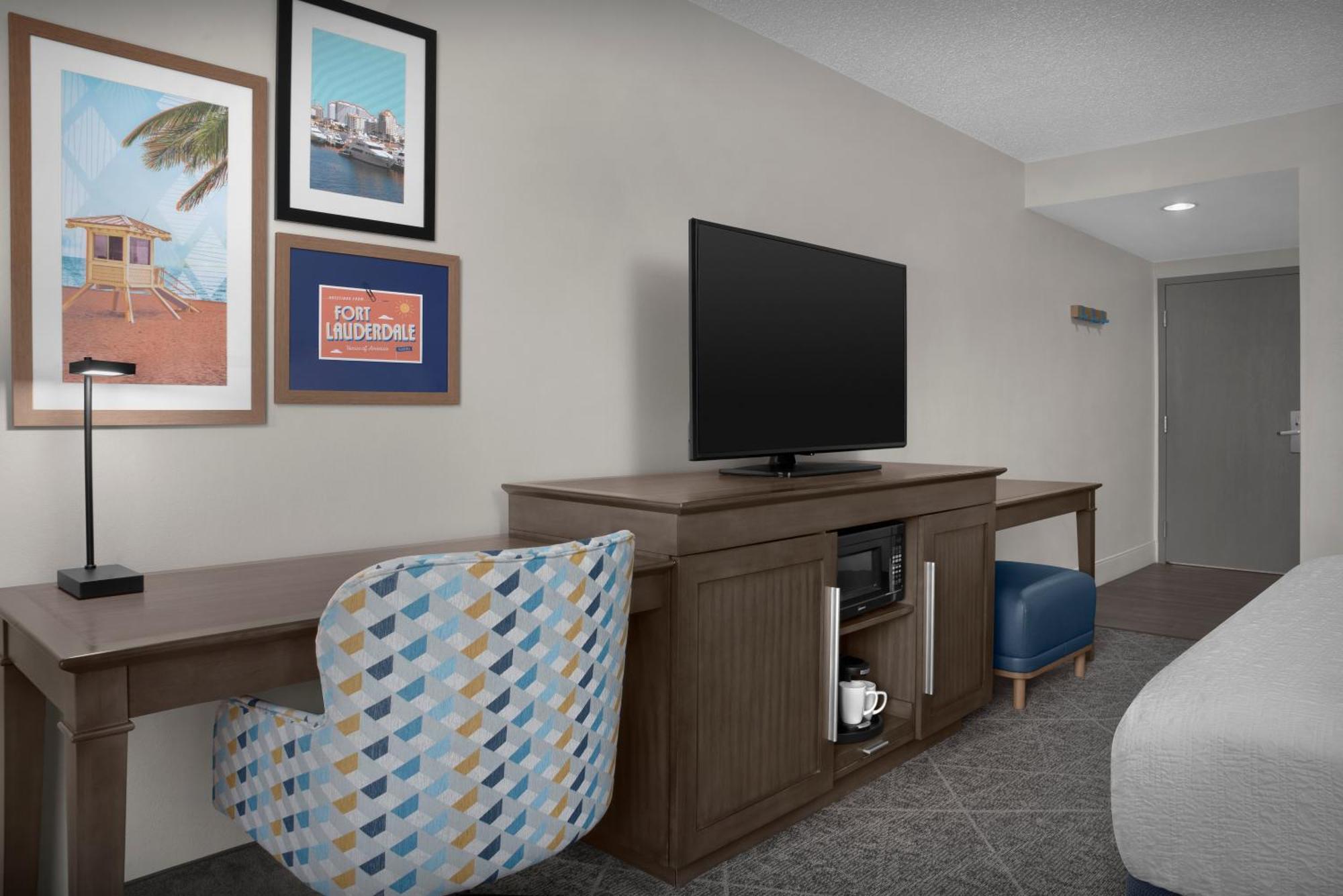 King Room with King Bed - Non-Smoking