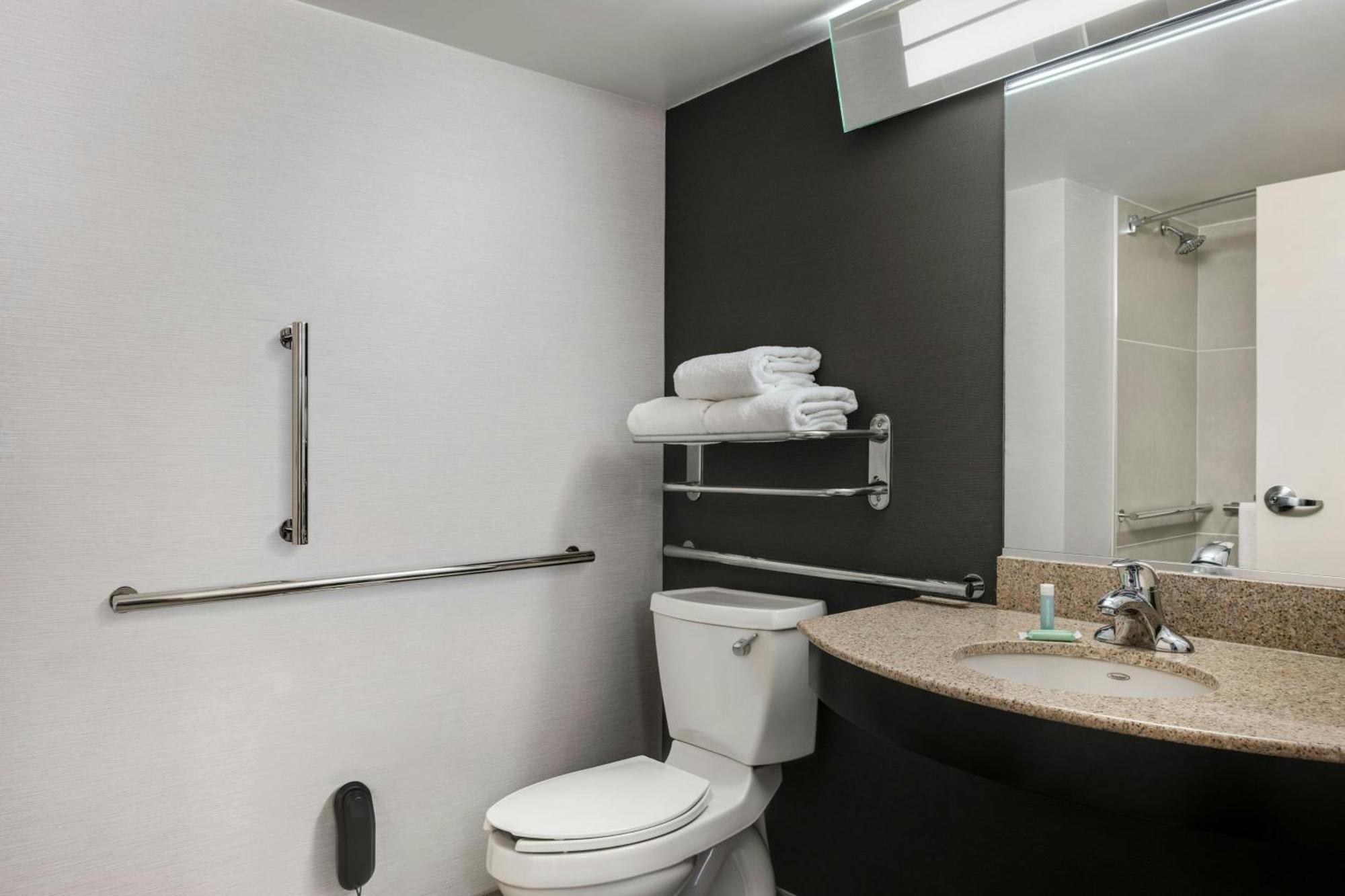 King Room with Transfer Shower - Mobility Access