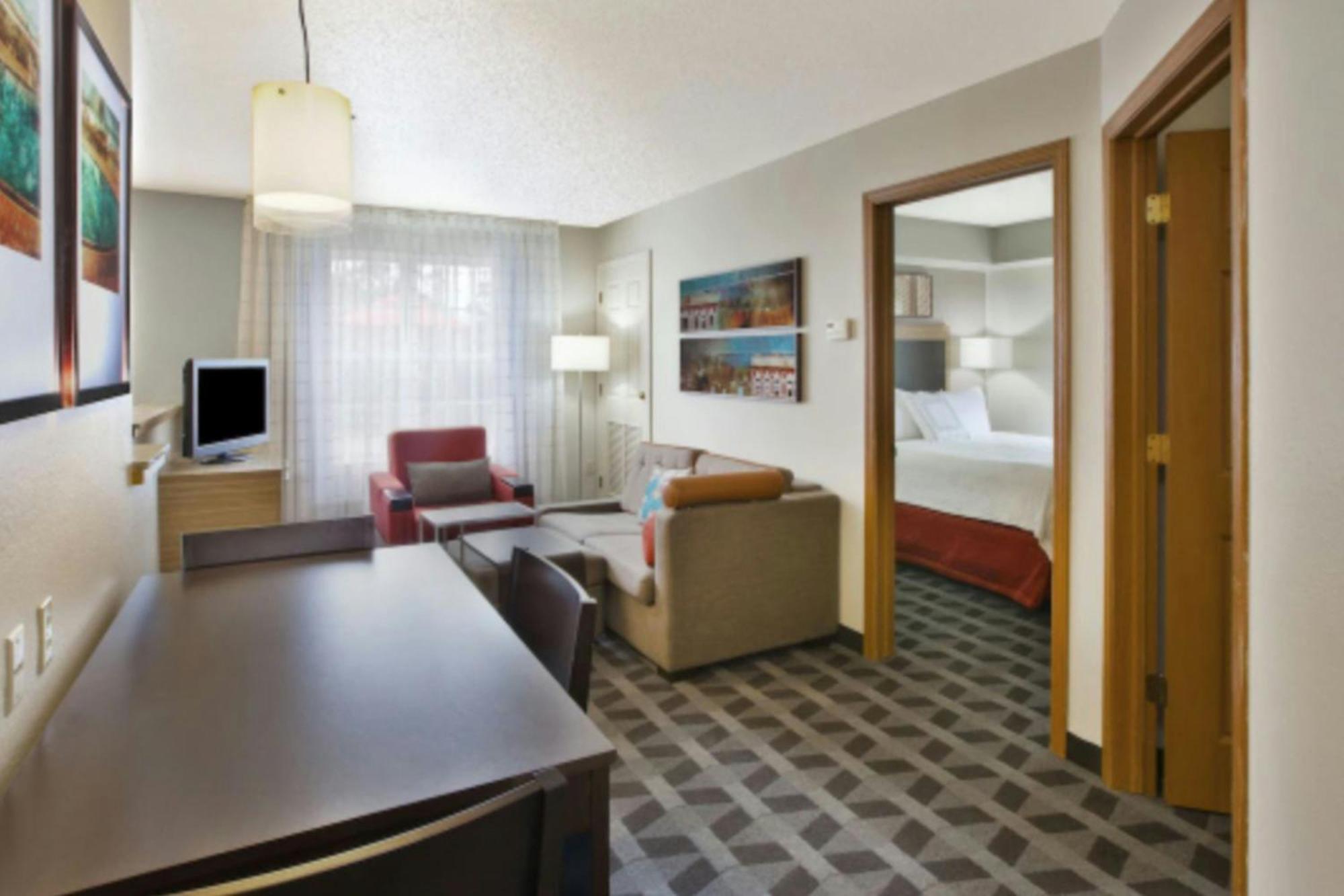 2 Bedroom 2 room Suite 2 Queen Beds sofabed