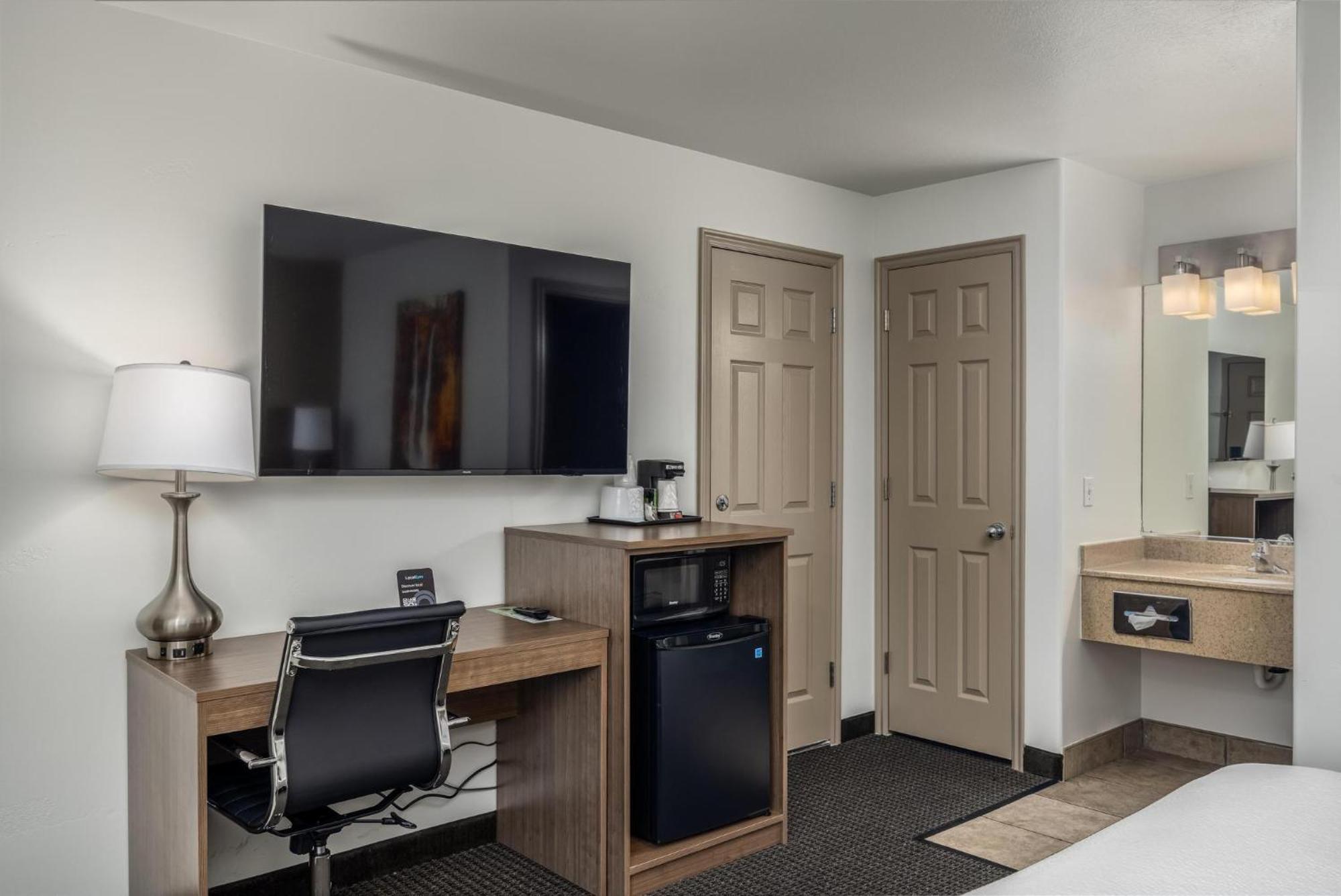 Business Queen Room