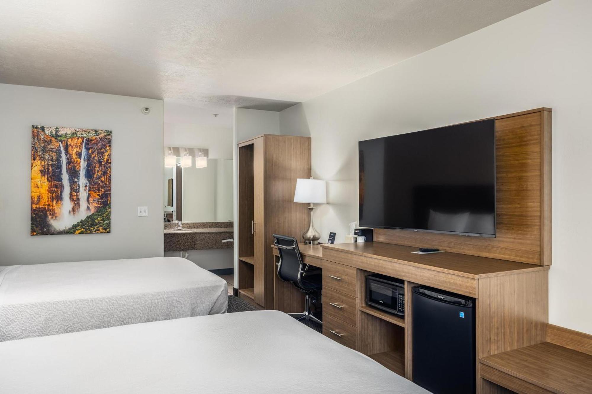Room with two queen beds