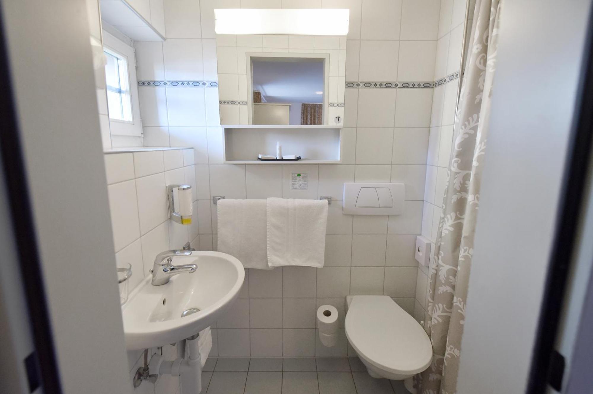 Standard Double Room Queensize Bed