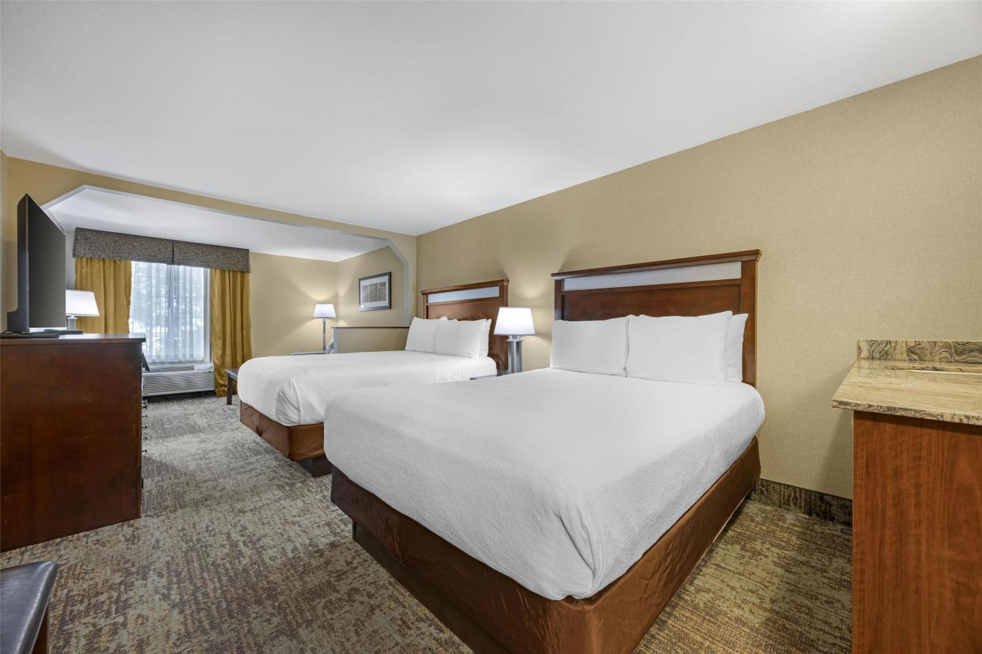 Queen Suite with Two Queen Beds and Spa Bath