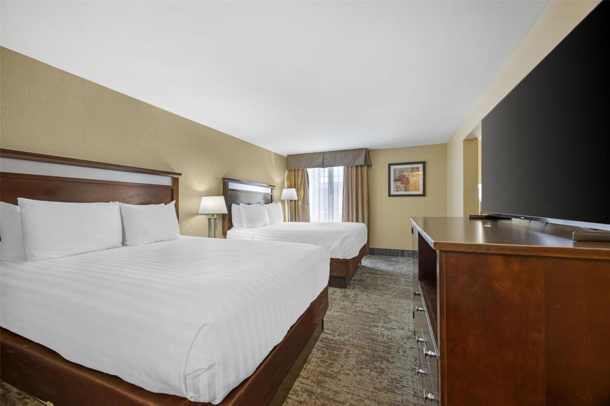Queen Suite with Two Queen Beds and Sofa Bed - Non-Smoking