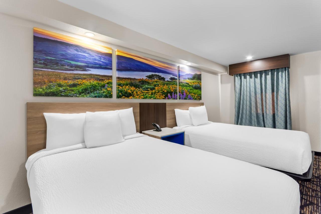 Double Room with Two Double Beds - Non-Smoking