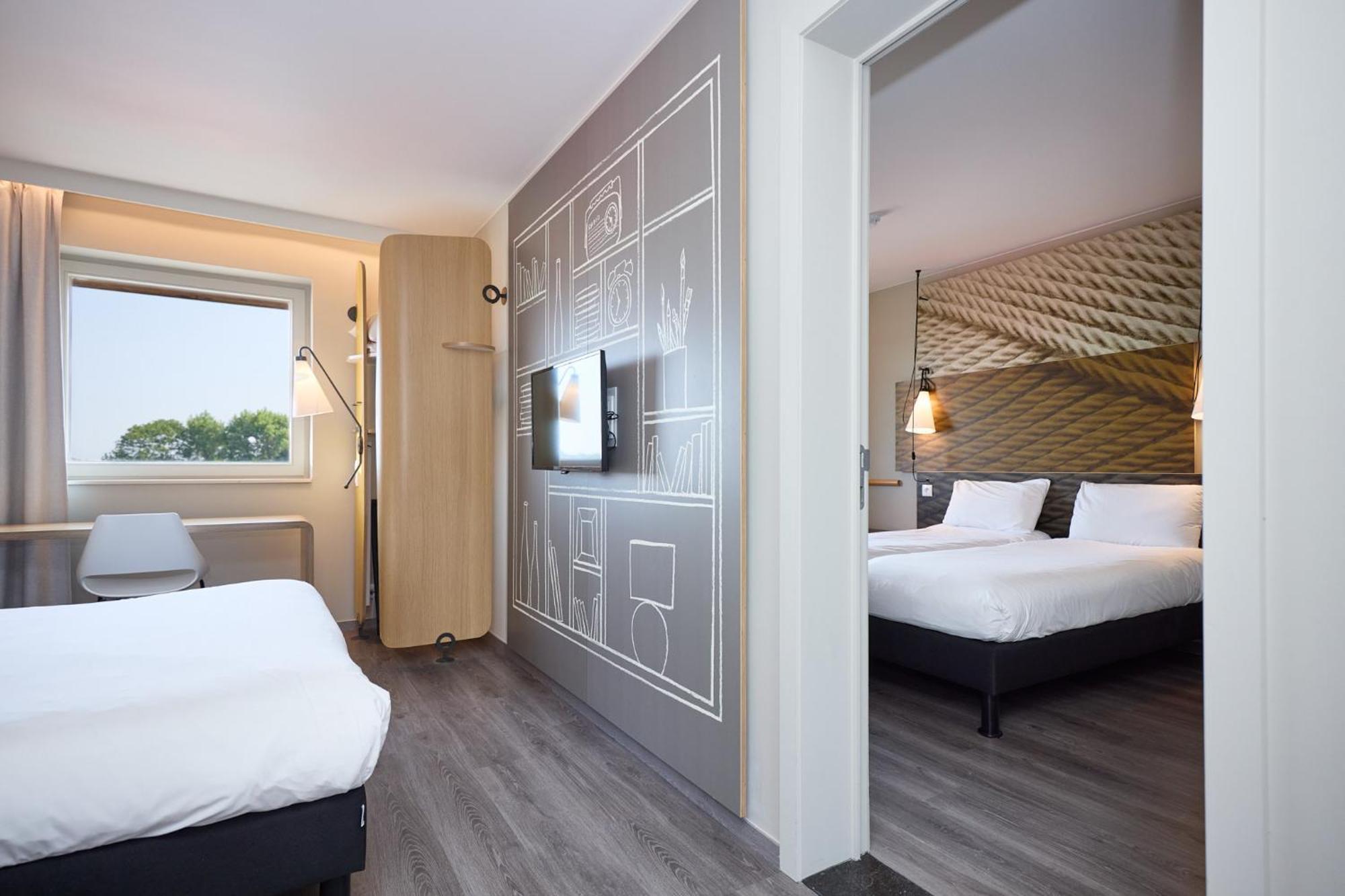 Standard Room with One Double Bed and Two Single Beds
