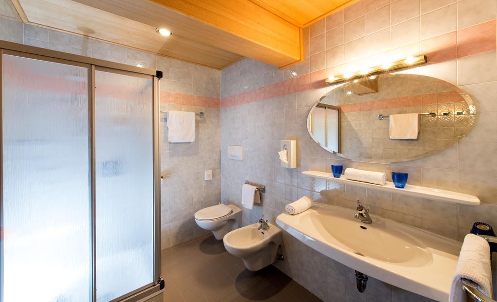 Camera Matrimoniale/Doppia con Letti Singoli Mansardata