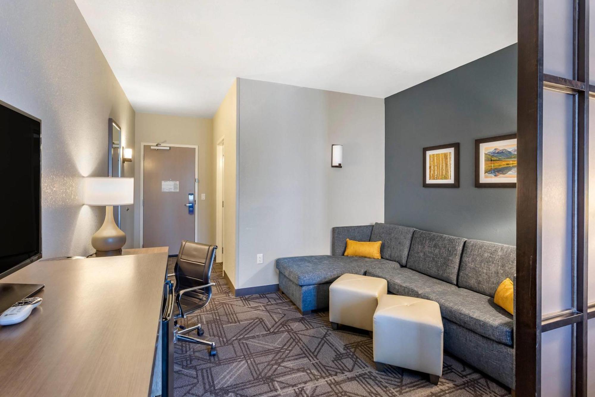 King Suite with Sofa Bed - Non-Smoking