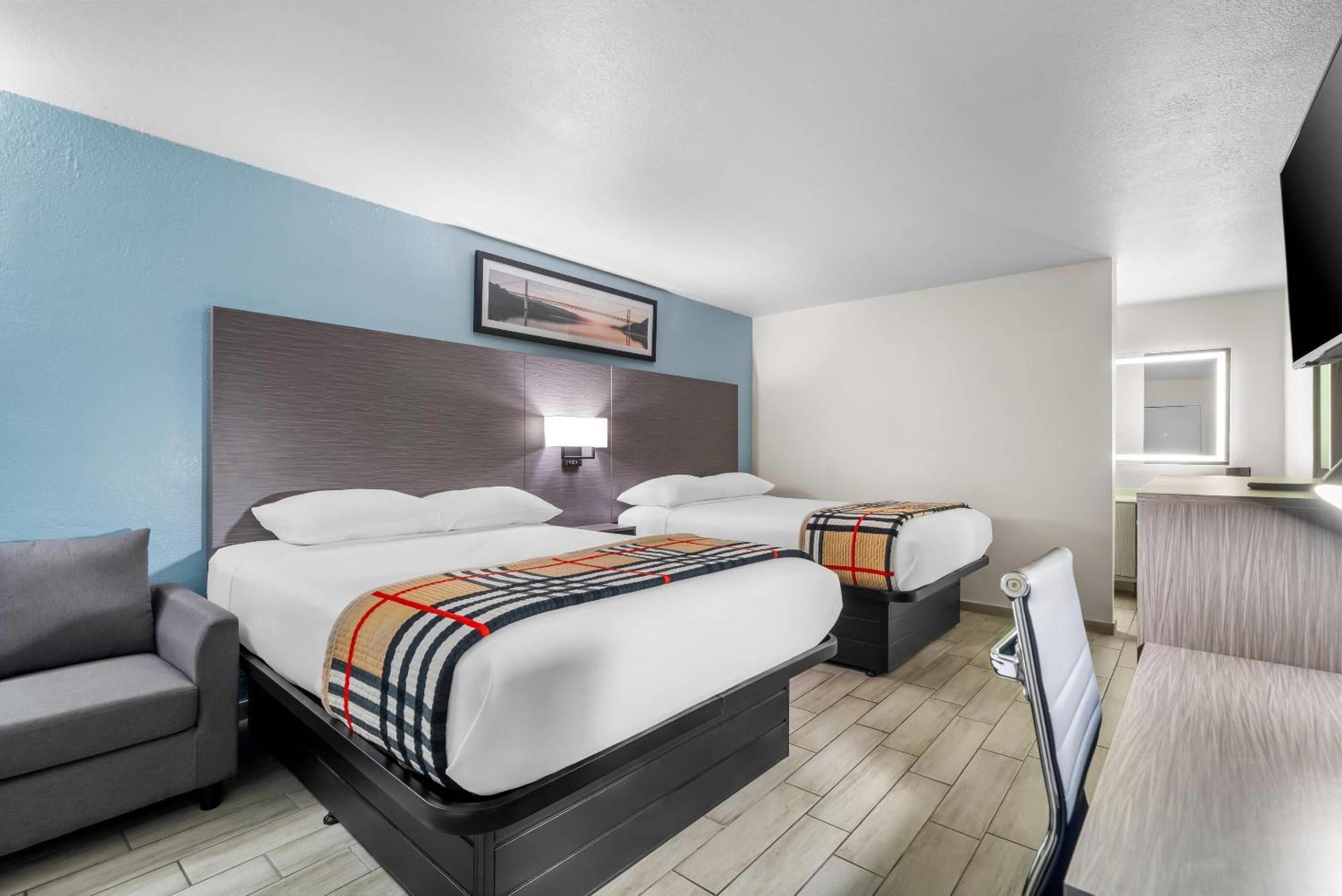 Quadruple Room Two Queen Beds Non Smoking