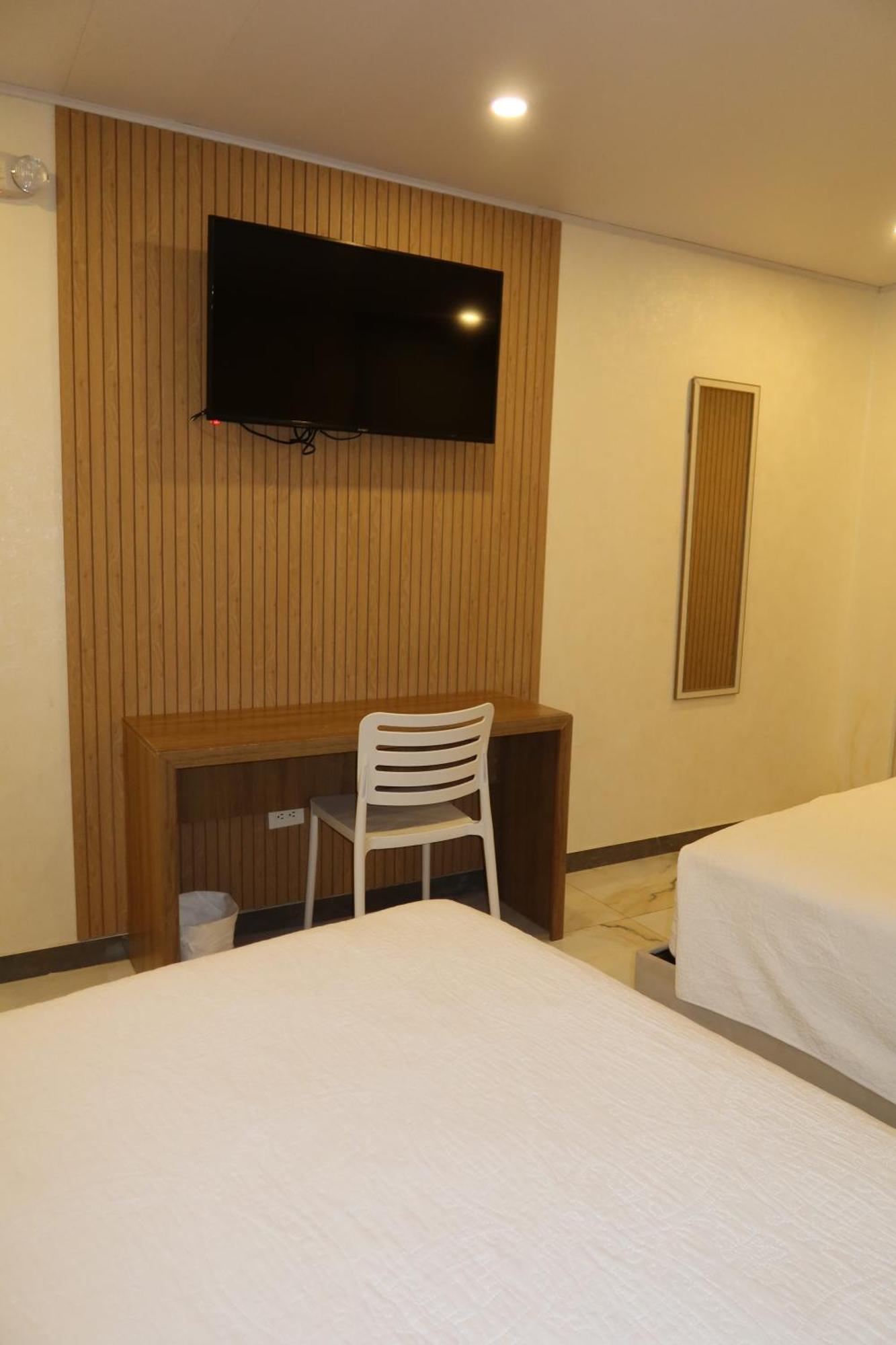 Quadruple Room Private Bathroom