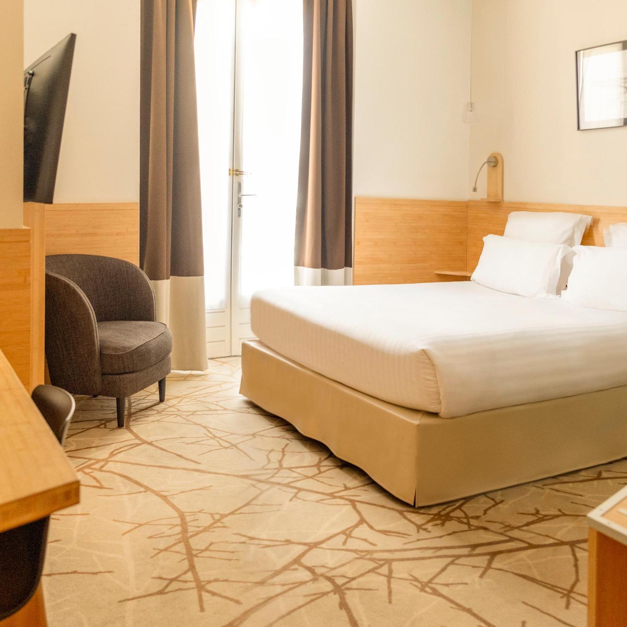 Deluxe Queen Room Balcony